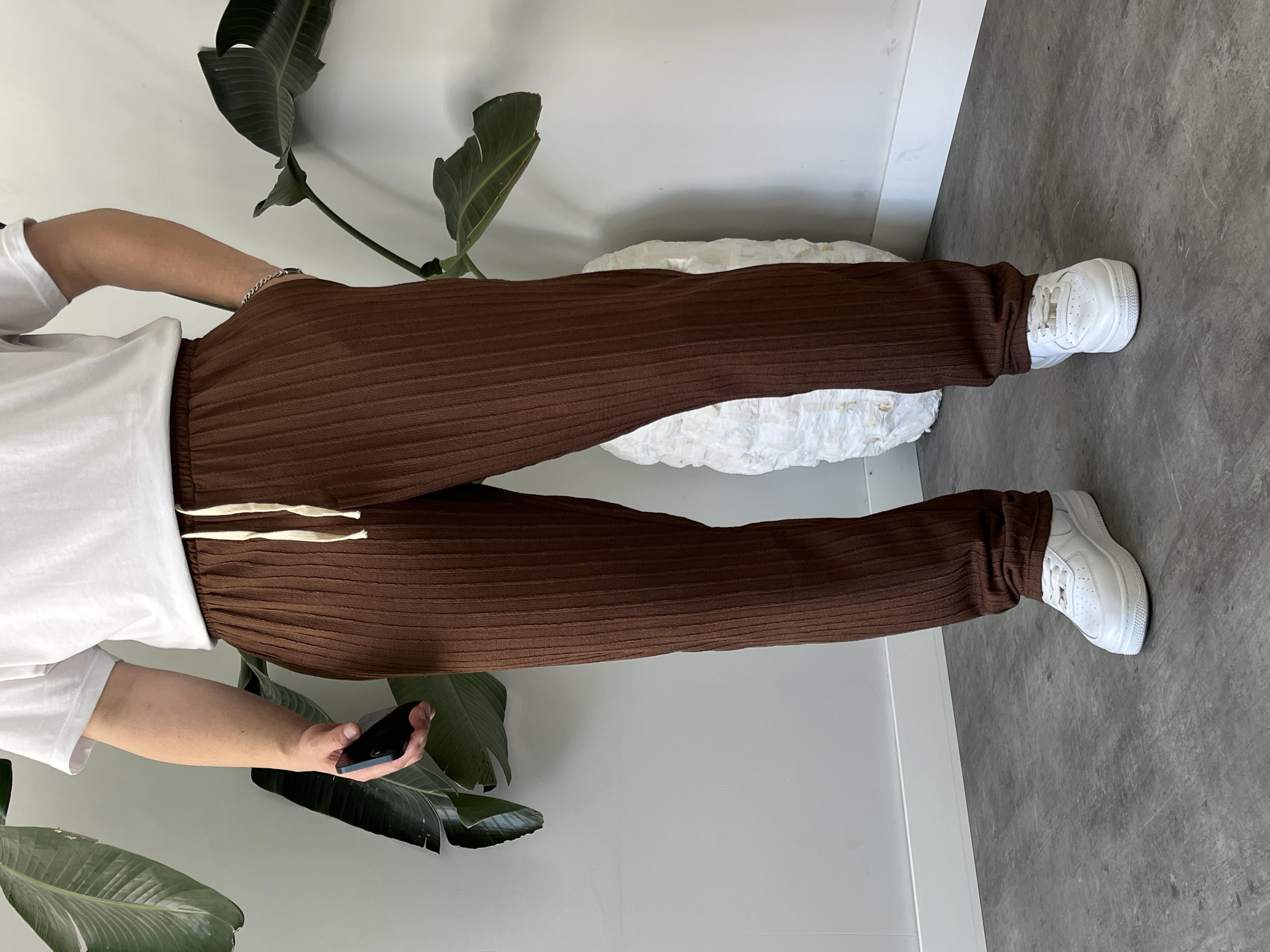 Kahverengi Çizgi Desenli Bağcık Detaylı Baggy Pantolon