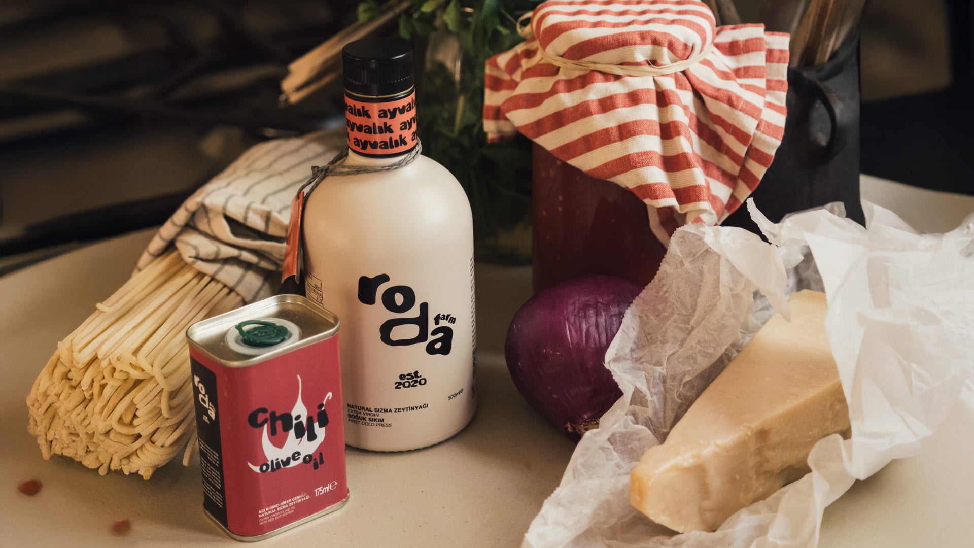 Cam Şişe mi Teneke mi? Zeytinyağı İçin En Doğru Ambalaj Seçimi