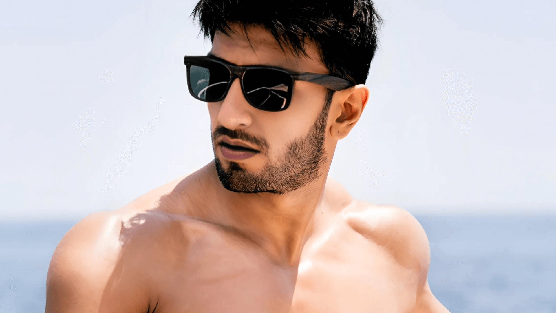 Armani Exchange AX4102S zarif ve şık gözlük modeli