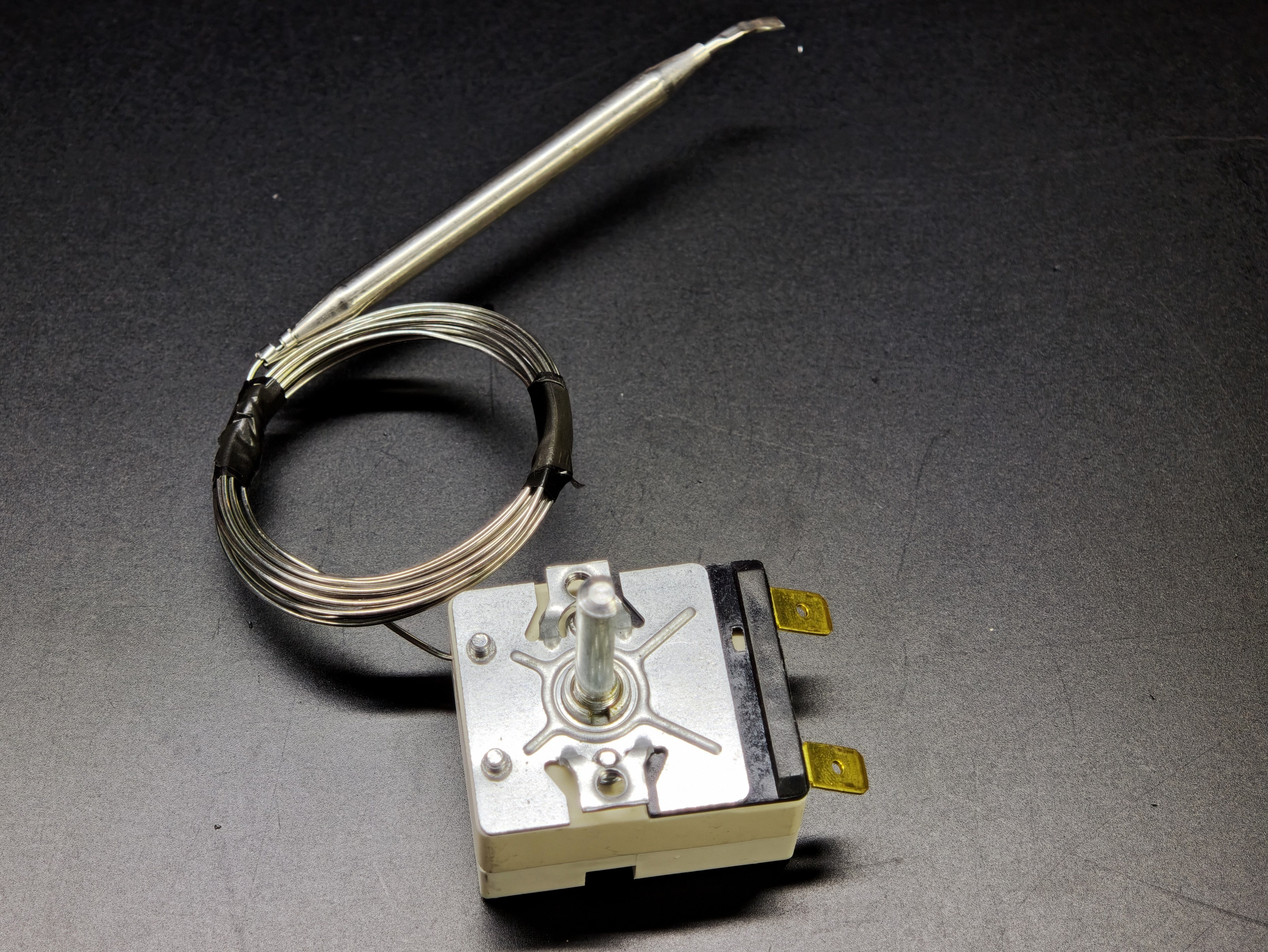 03.Tail ThermostatsEGO 55.13039.210 Single Phase Thermostat 100-180°C 1980mm Capillary 16AEGO 55.13039.210 Single Phase Thermostat 100-180°C 1980mm Capillary 16A