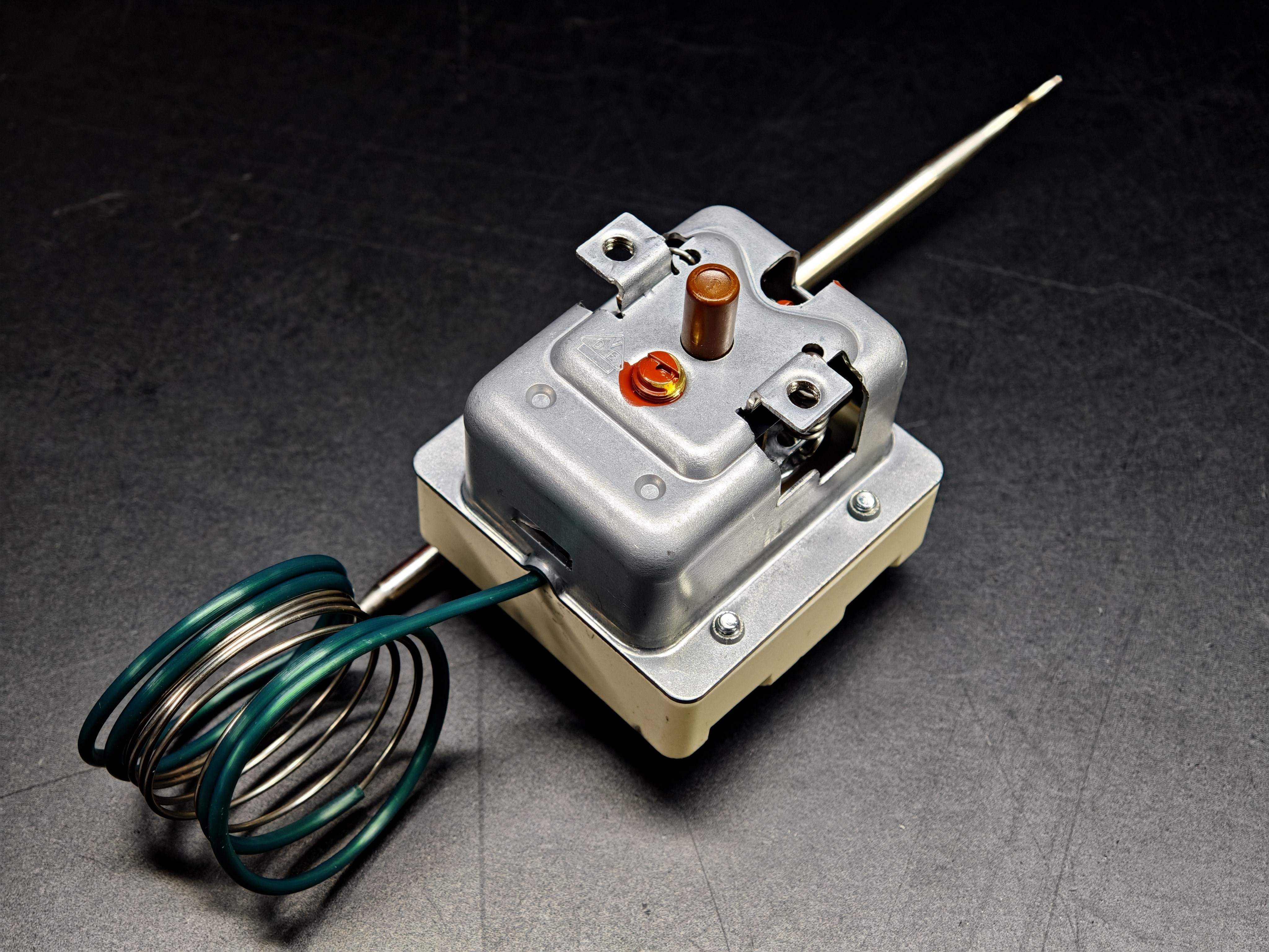 03.Tail ThermostatsEGO 55.32532.020 Three Phase Safety Limit Thermostat 170°C Manual Reset 890mm CapillaryEGO 55.32532.020 Three Phase Safety Limit Thermostat 170°C Manual Reset 890mm Capillary