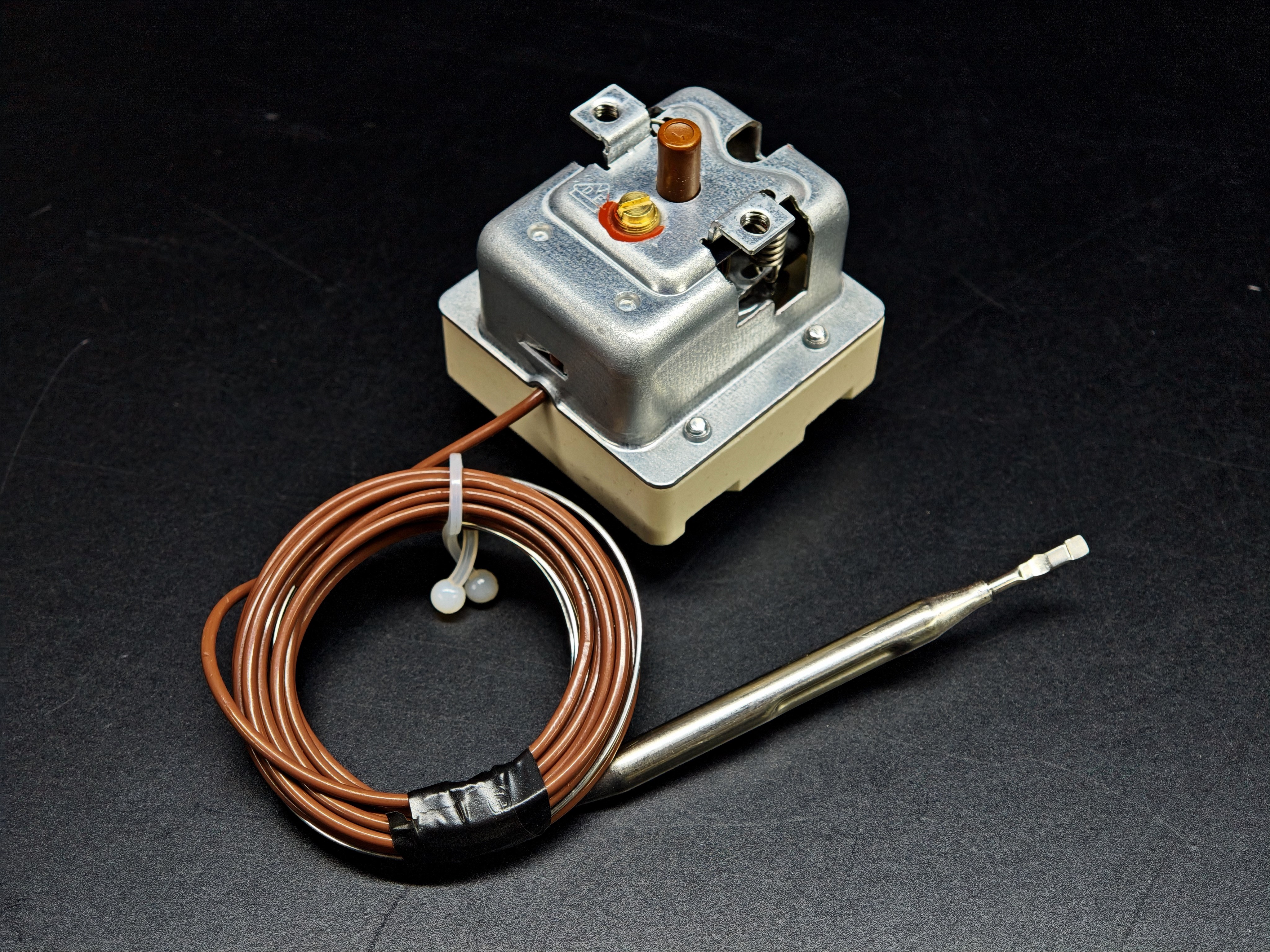 03.Tail ThermostatsEGO 55.32549.811 Three Phase Safety Limit Thermostat 245°C Manual Reset 2700mm CapillaryEGO 55.32549.811 Three Phase Safety Limit Thermostat 245°C Manual Reset 2700mm Capillary