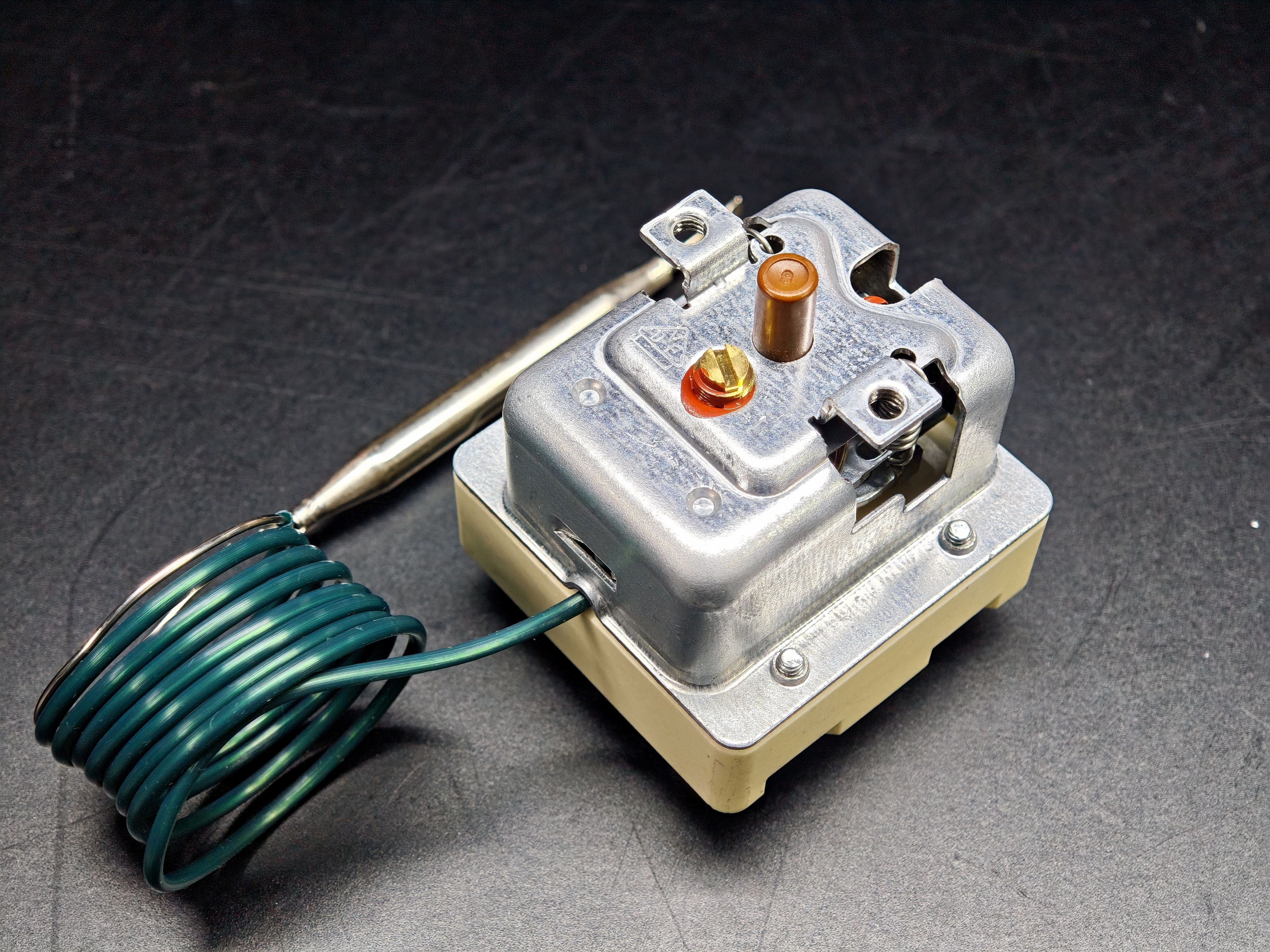 03.Tail ThermostatsEGO 55.32552.814 Three Phase Safety Limit Thermostat 280°C Manual Reset 900mm CapillaryEGO 55.32552.814 Three Phase Safety Limit Thermostat 280°C Manual Reset 900mm Capillary
