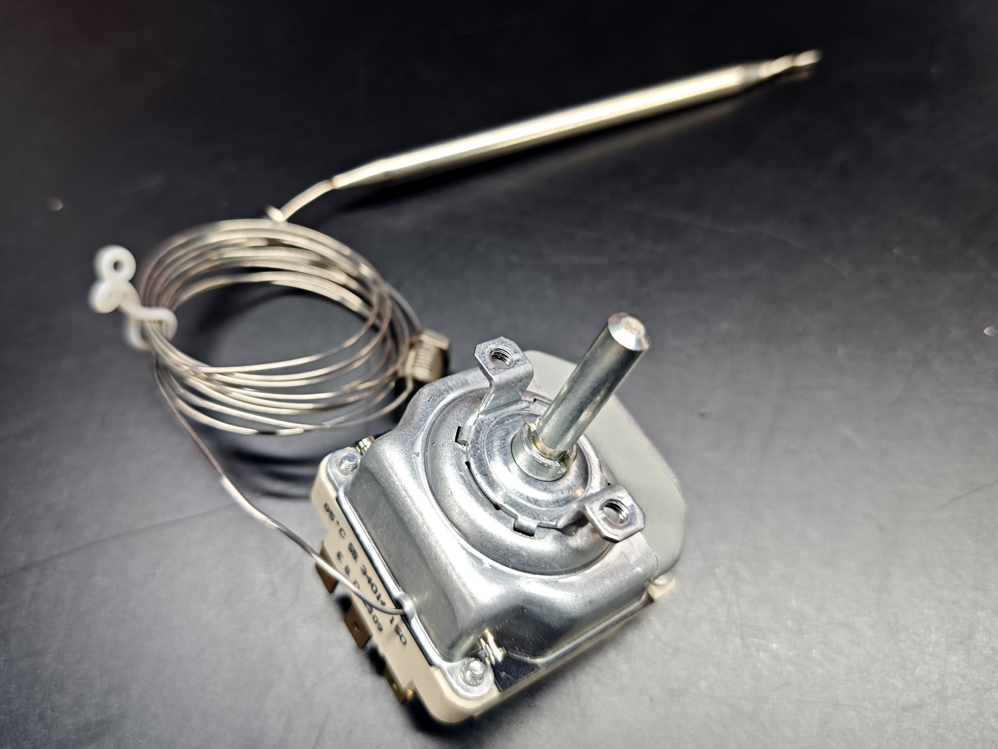 03.Tail ThermostatsEGO 55.34014.150 Three Phase Threaded Thermostat 30-85°C 1480mm Capillary M9x1 16AEGO 55.34014.150 Three Phase Threaded Thermostat 30-85°C 1480mm Capillary M9x1 16A