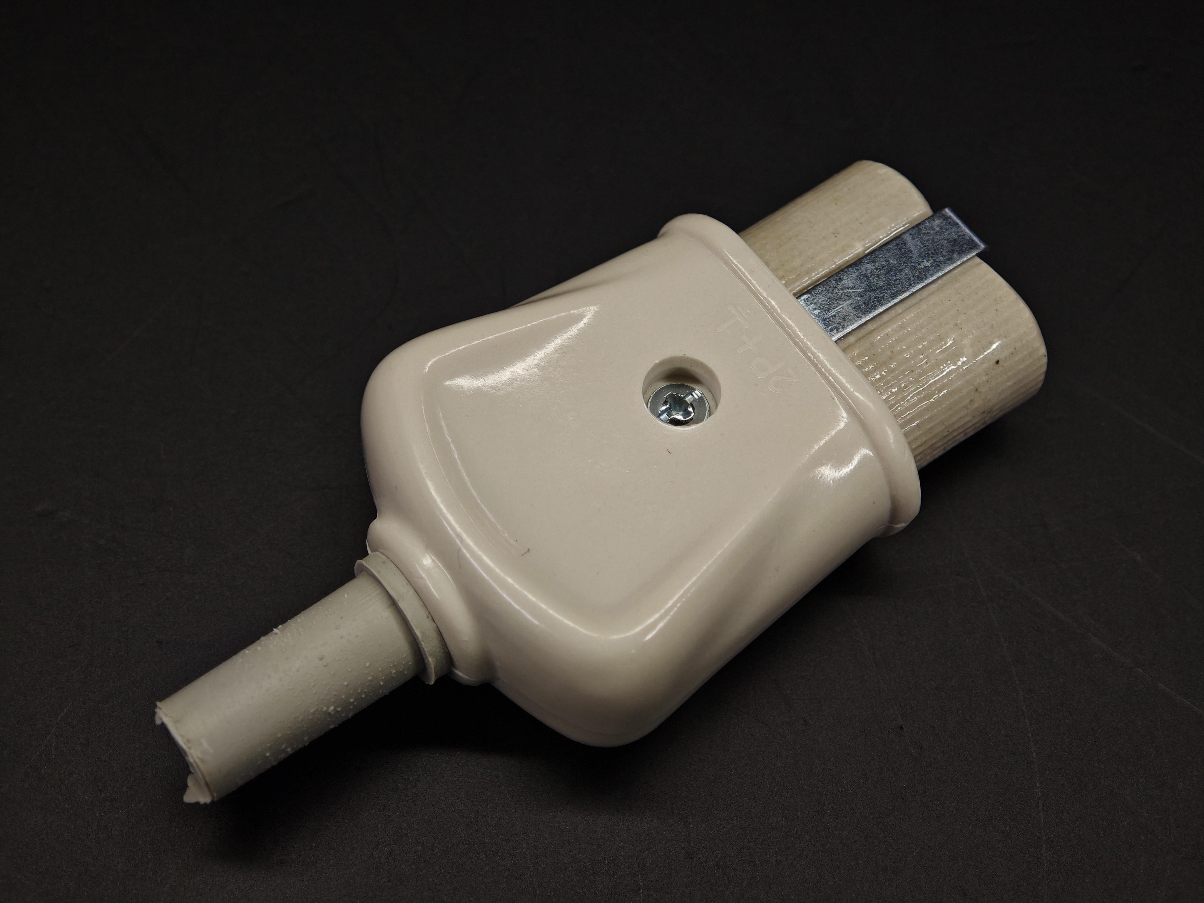 05.Cable and Plug GroupWhite Porcelain Earthed Plug 230V – Heavy-Duty Heat-Resistant ConnectorWhite Porcelain Earthed Plug 230V – Heavy-Duty Heat-Resistant Connector