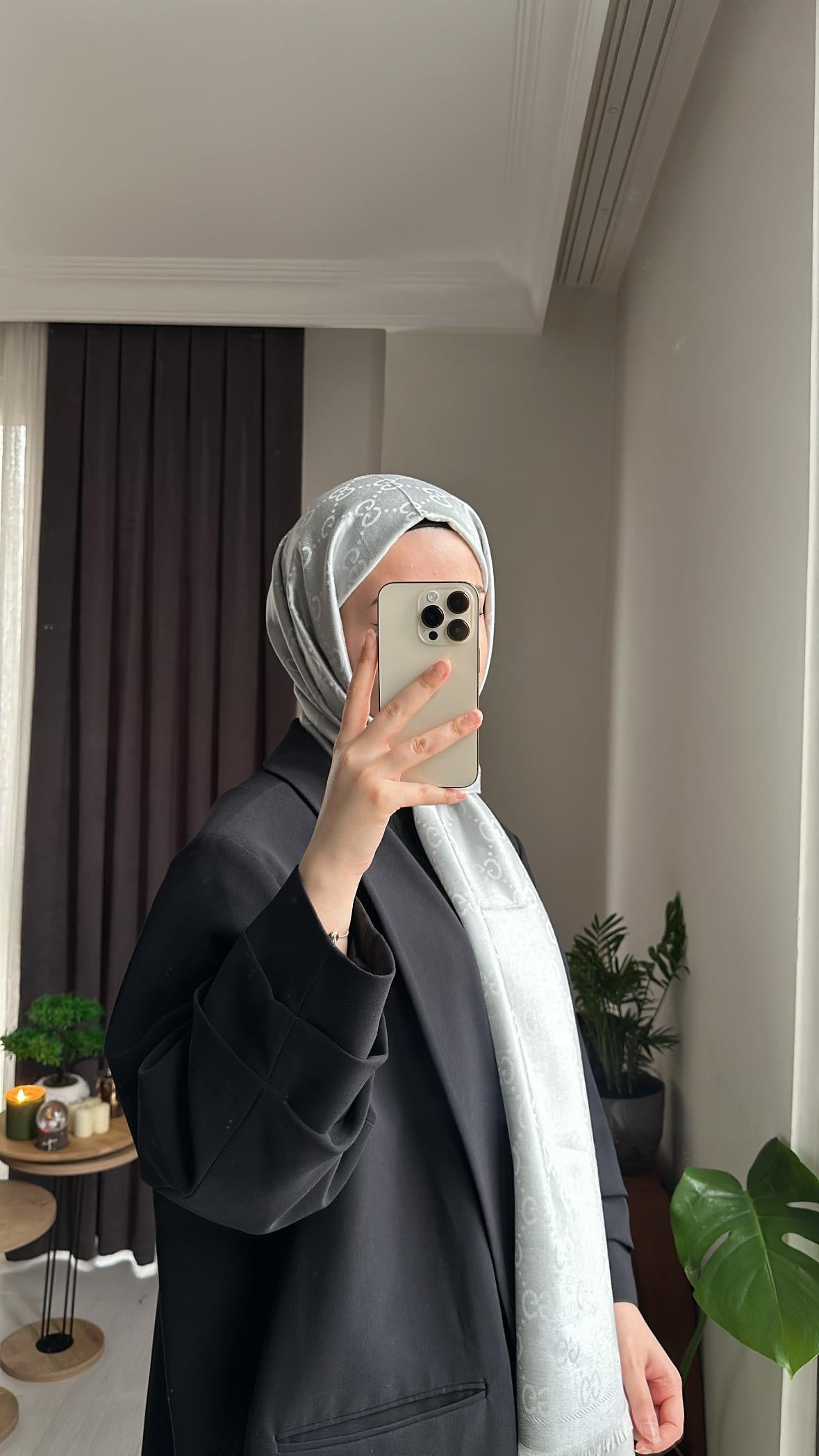 Gümüş Gucci Şal