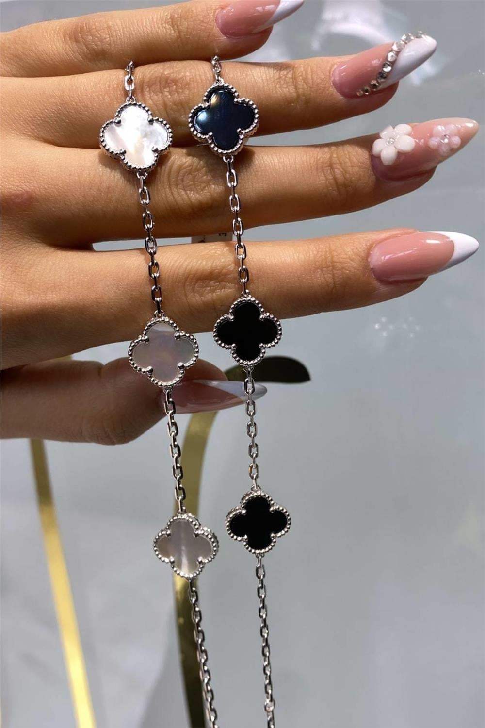 Üçlü Yonca Bileklik