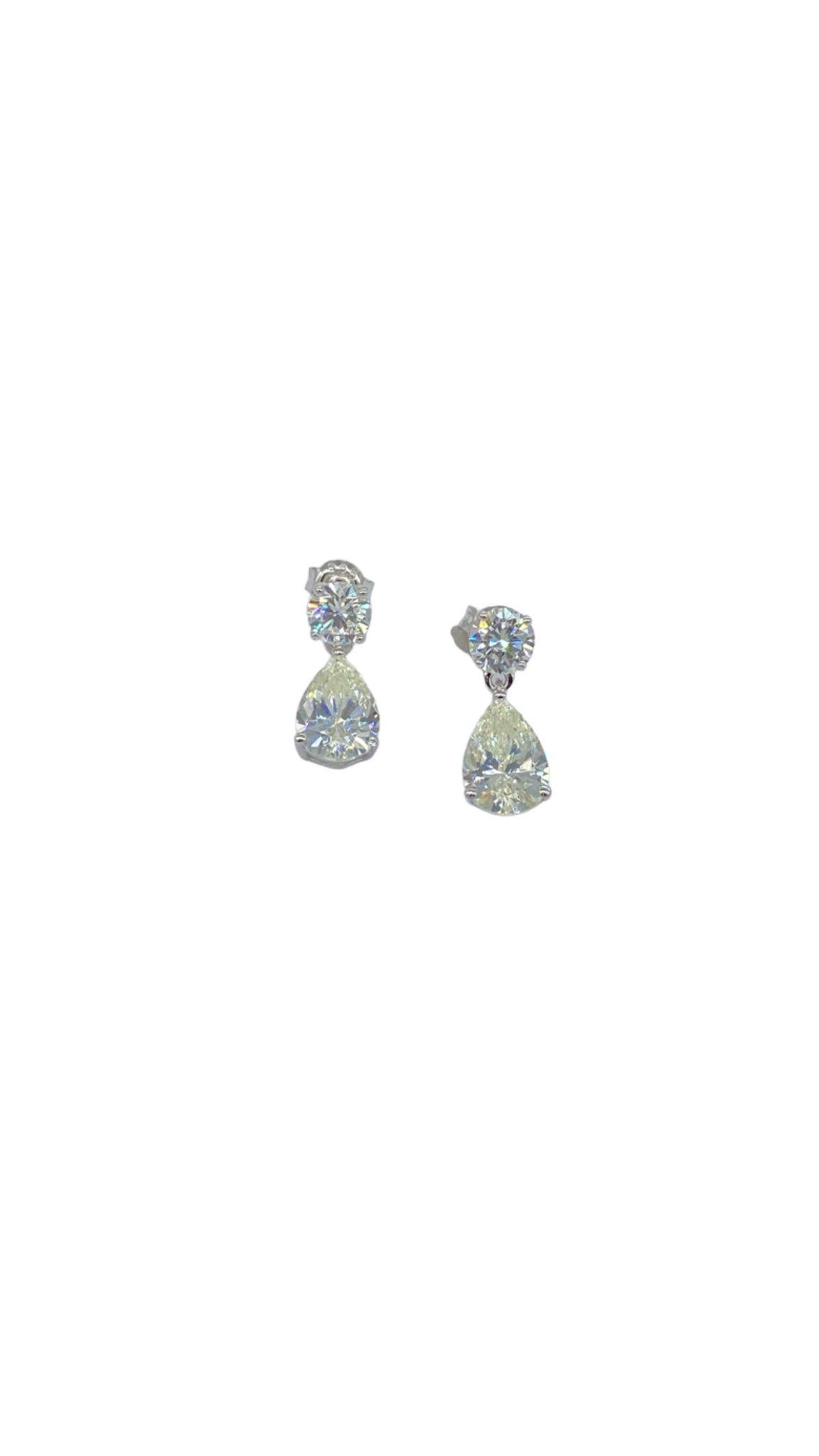 İthal Vip Seri Mozanite Damla Sallantılı Küpe