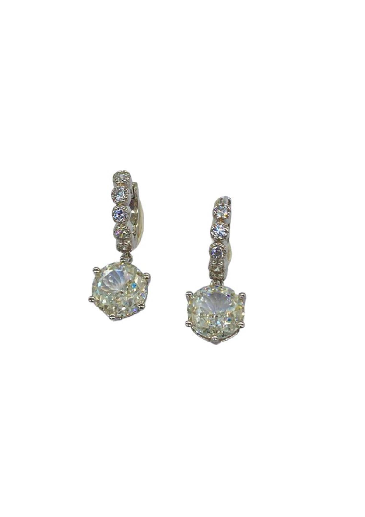 İthal Vip Seri Mozanite Tektaş Sallantılı Küpe