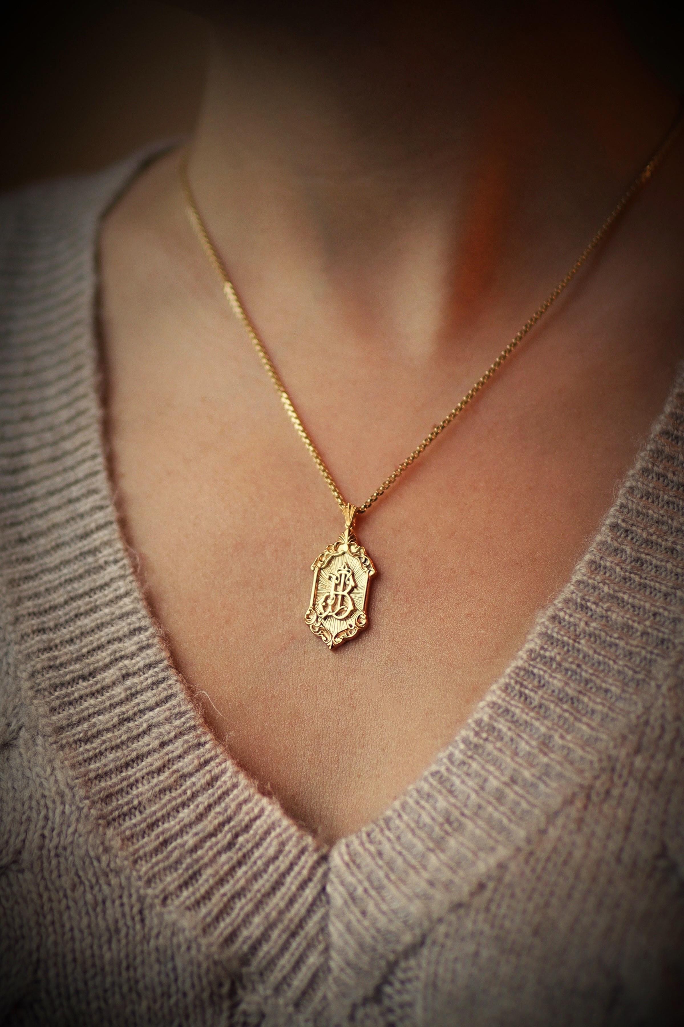 14 Ayar Altın Ornate Madalyon Kolye 