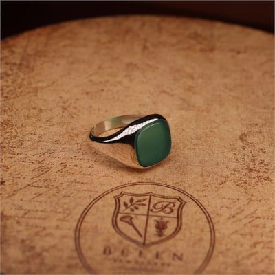 Belen Verde signet
