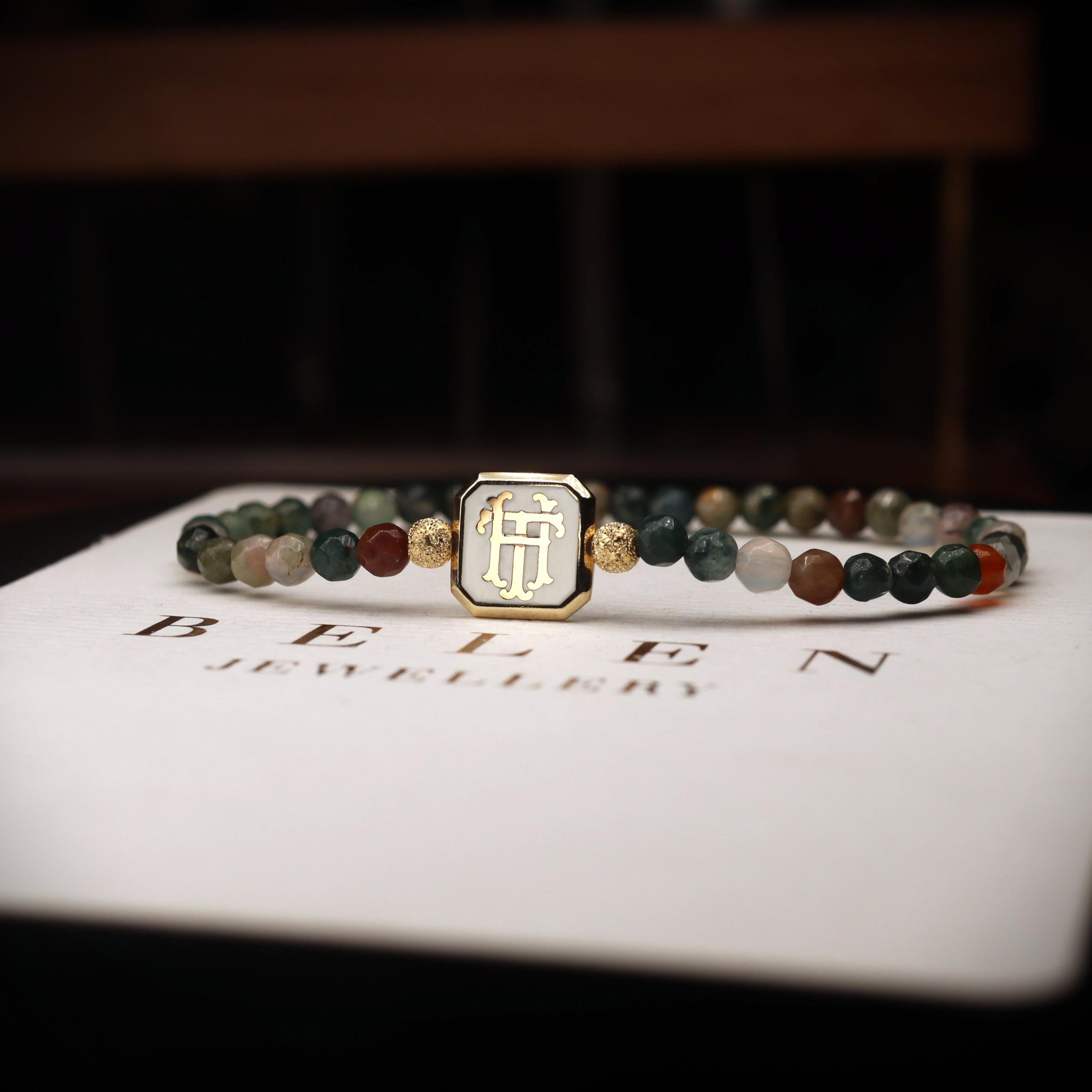 Hint Akiği Taşlı Monogram Bileklik (14 Ayar Altın)