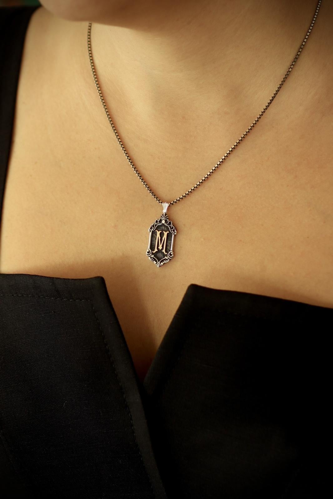 Ornate Madalyon Kolye 