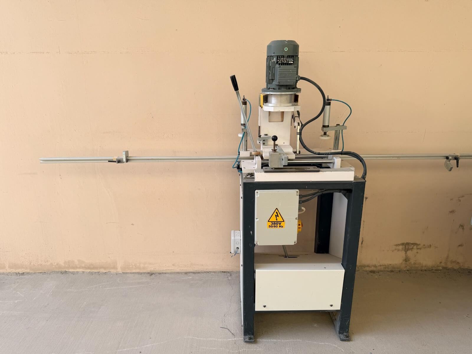 Emin Tosun Toscopia Single Kapı Kasası Menteşe ve Kilit Karşılığı Açma Makinesi (2017)