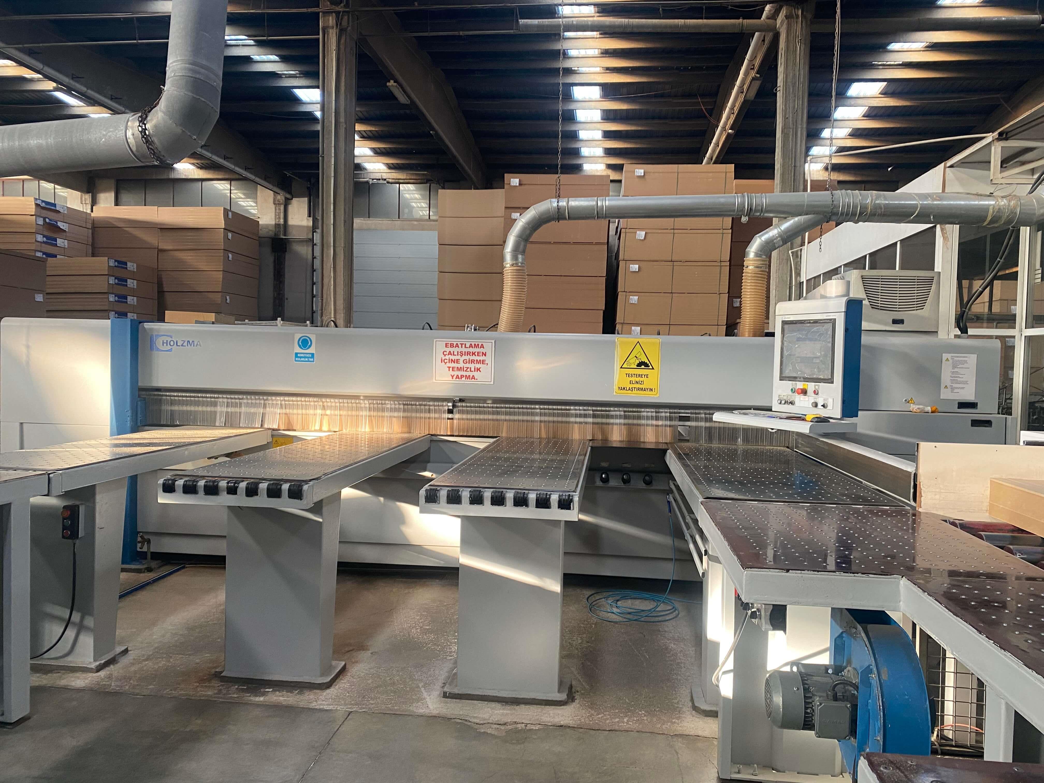 Holzma Hpl 430/43/22 Asansörlü Arkadan Yüklemeli Panel Ebatlama Makinesi (2009)