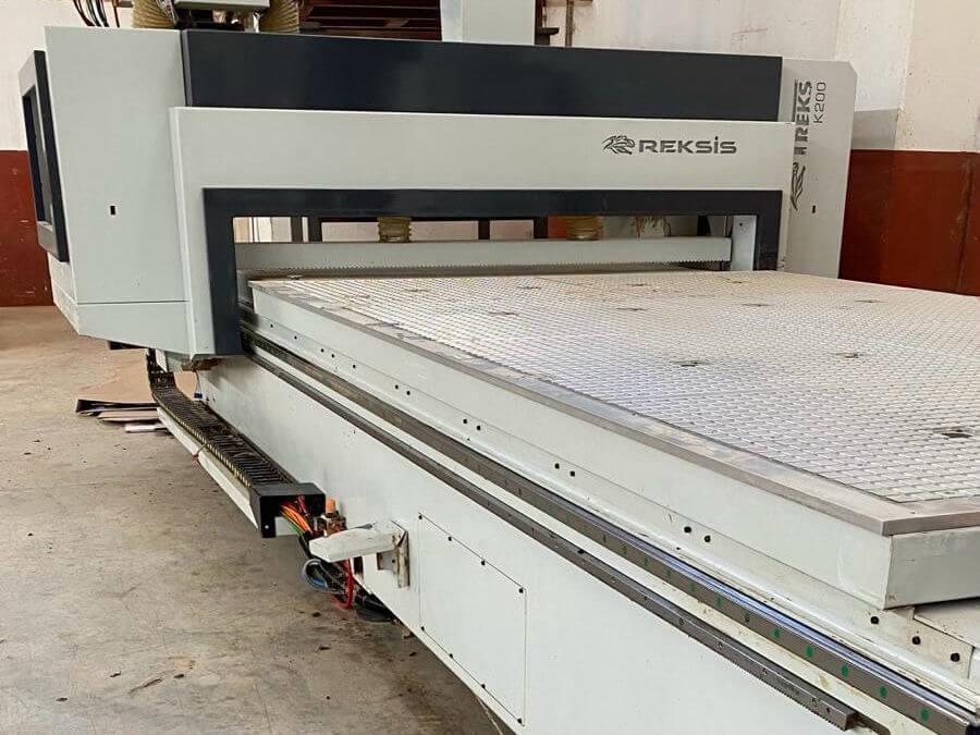 Reksis 2137 Treks K200 Otomatik Süpürme Boşaltmalı Düz Tabla Cnc Makinesi (2021)