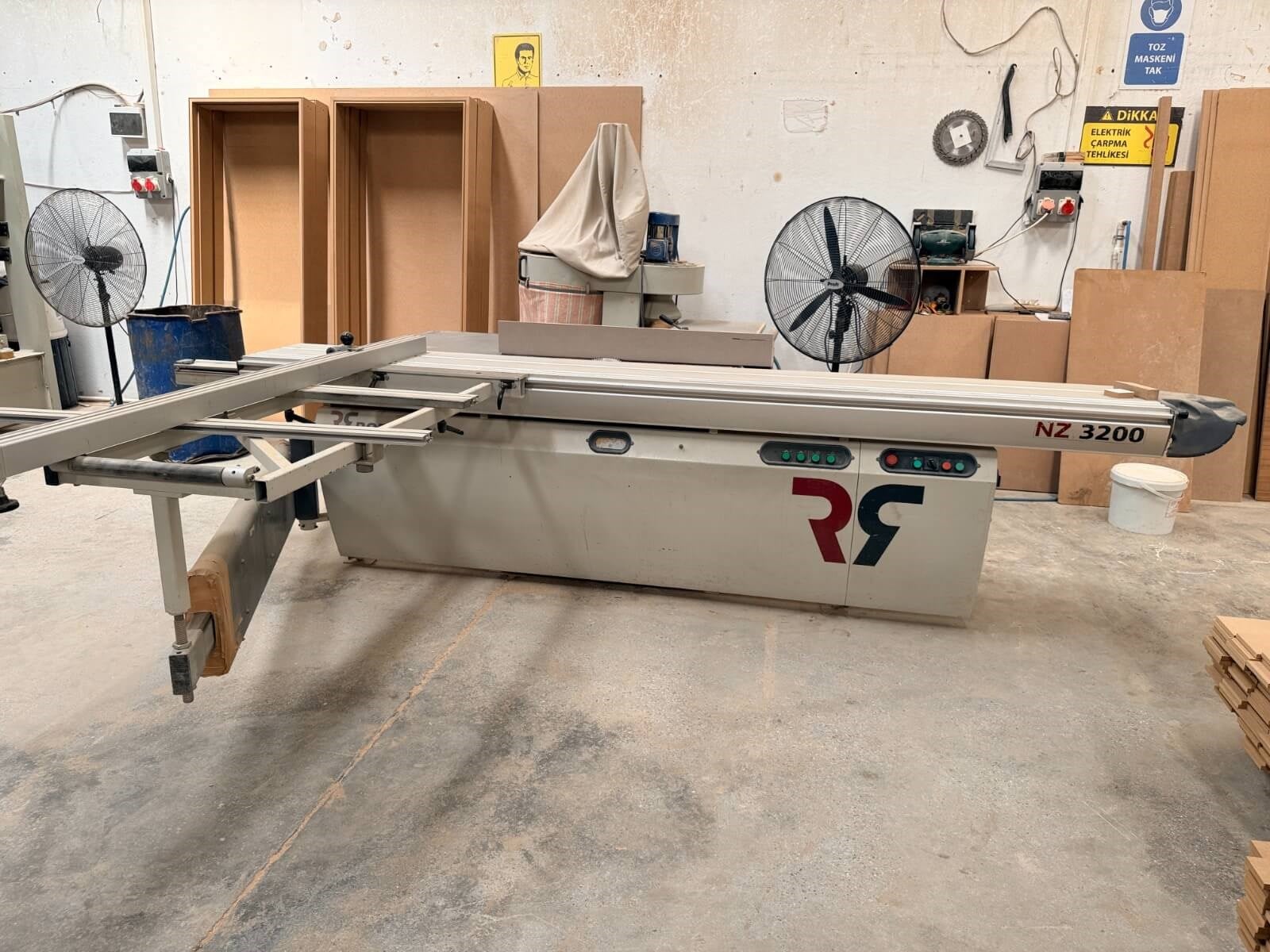 ROBLAND NZ 3200 Çizicili Yatar Daire Kesim Makinesi (2010)