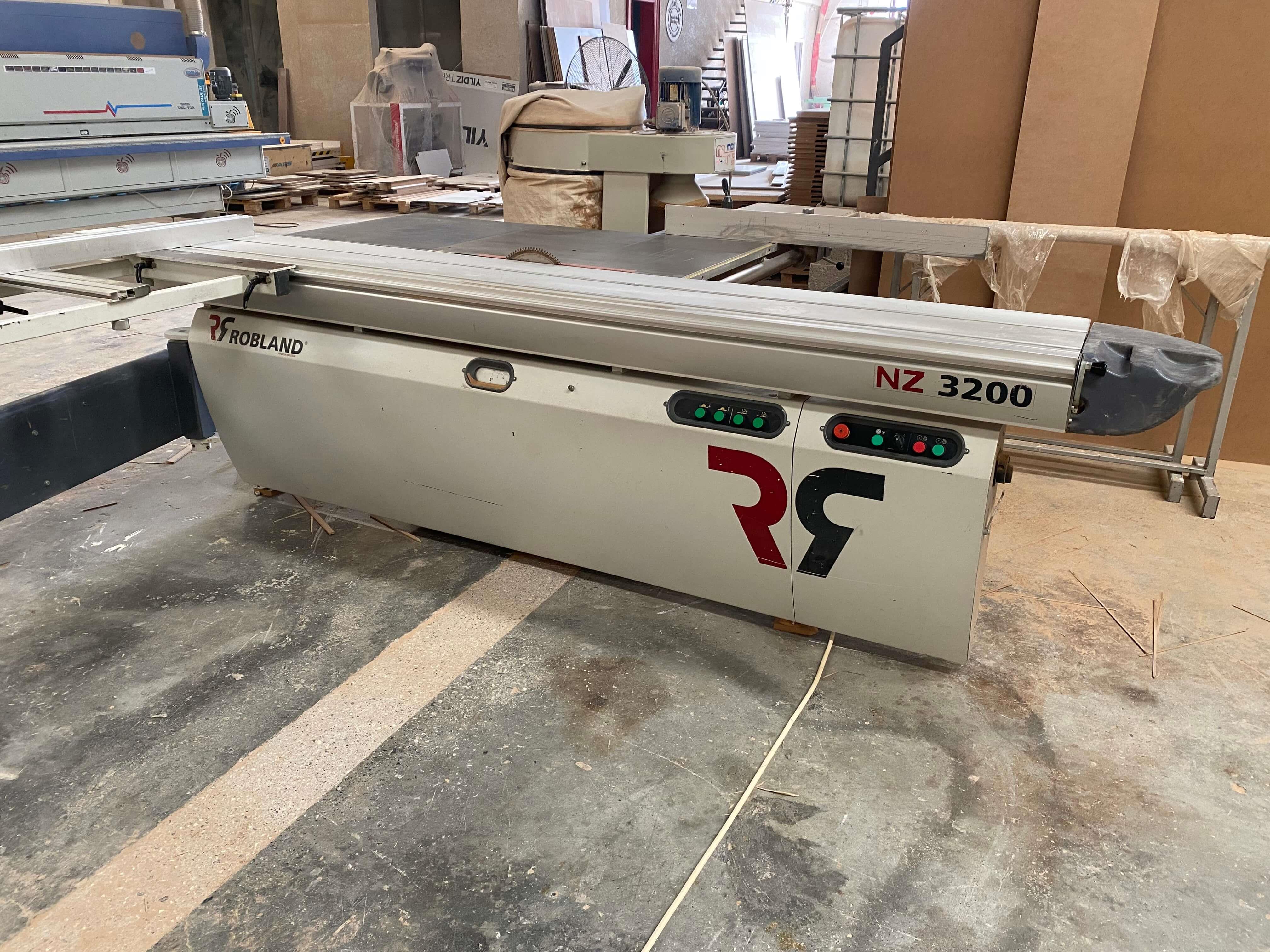 Robland Nz 3200 Çizicili Yatar Daire Kesim Testere Makinesi (2010)
