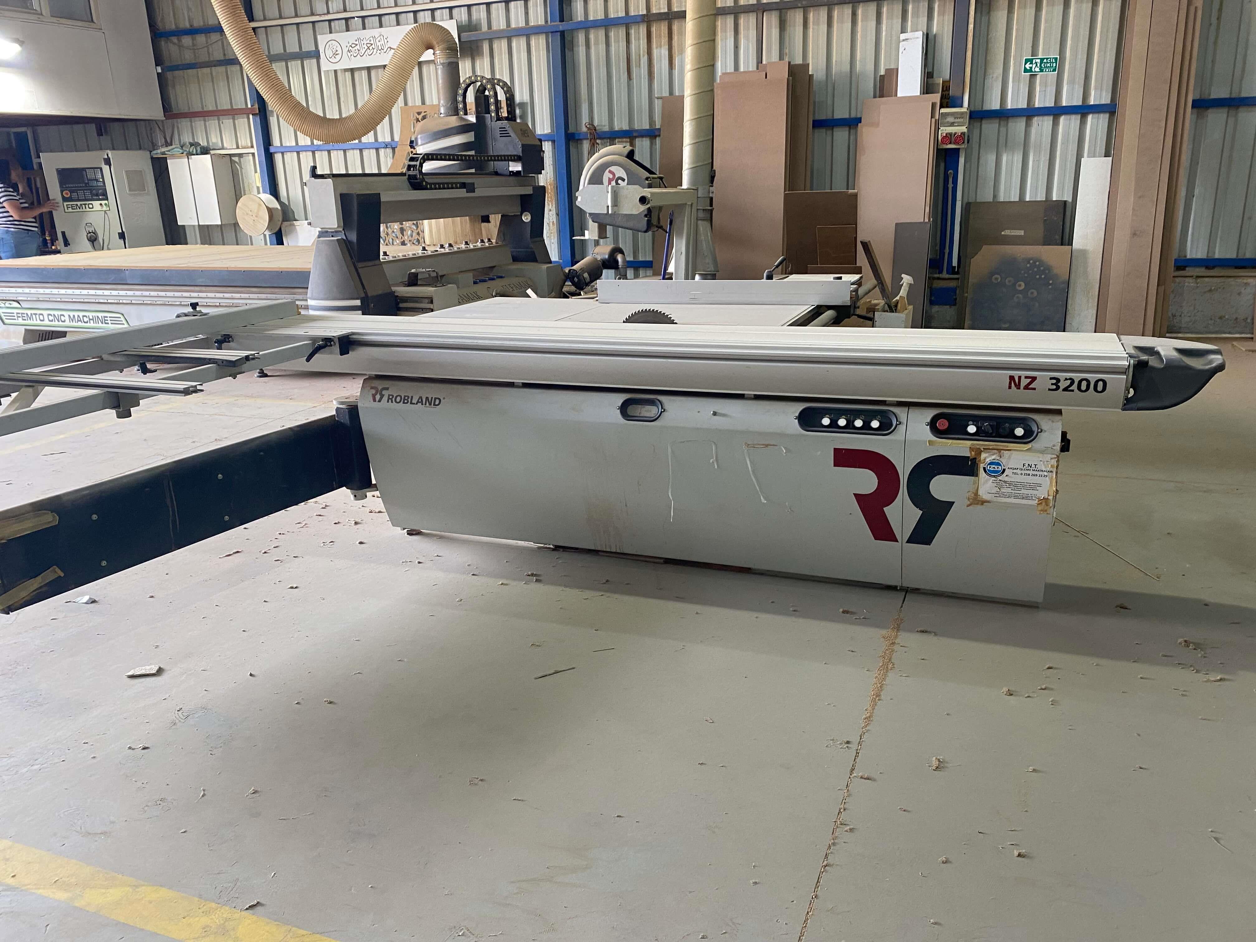 Robland Nz 3200 Çizicili Yatar Daire Kesim Makinesi