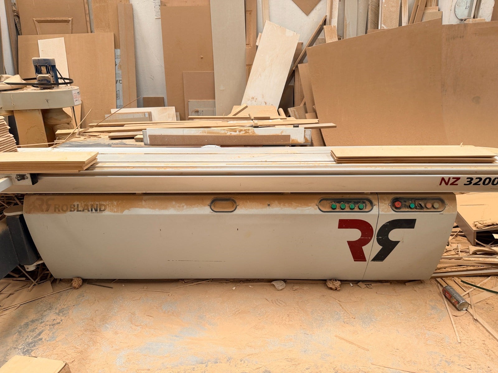 ROBLAND NZ 3200 Çizicili Yatar Daire Makinesi (2010)