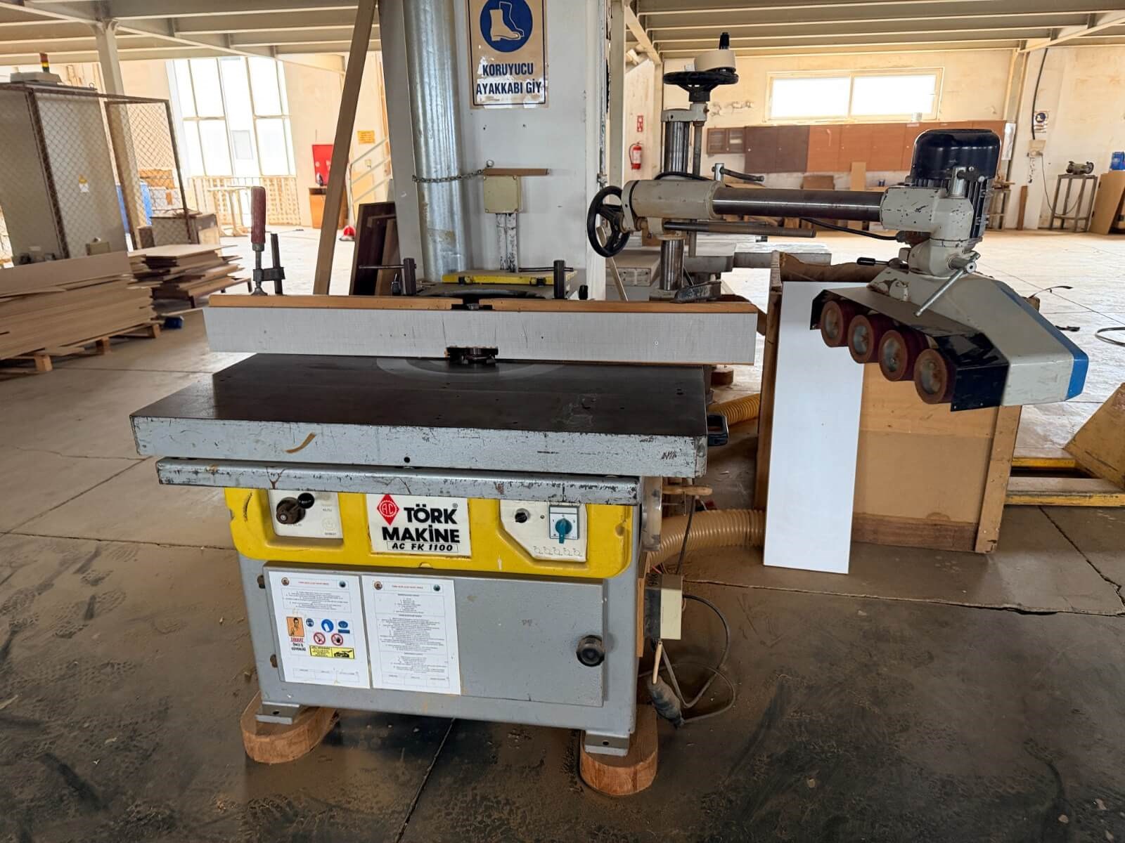 TÖRK MAKİNE AC FK 1100 Dik Freze Makinesi (2000)