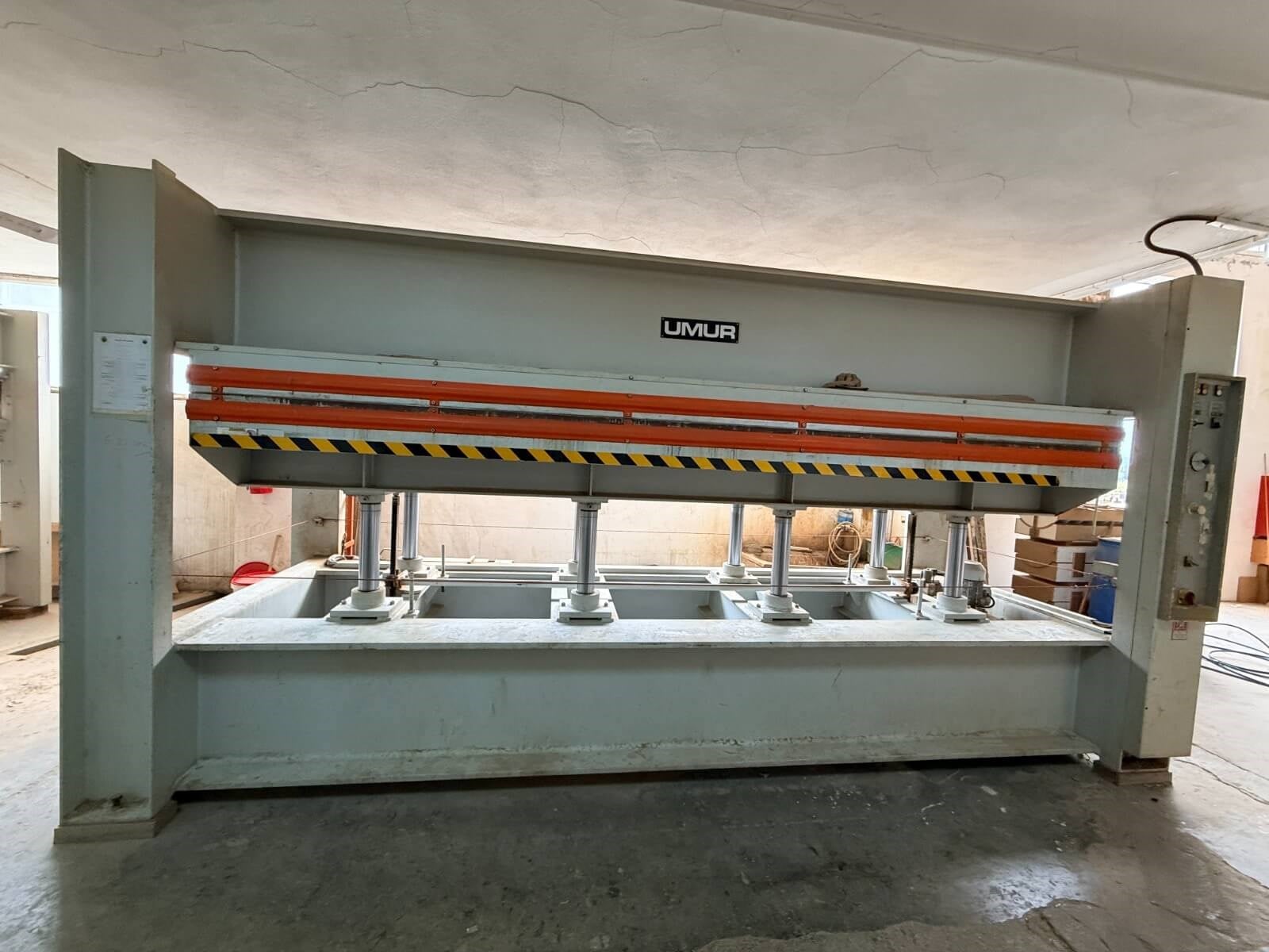 UMUR 150*420 Kapı Pres Makinesi (2006)