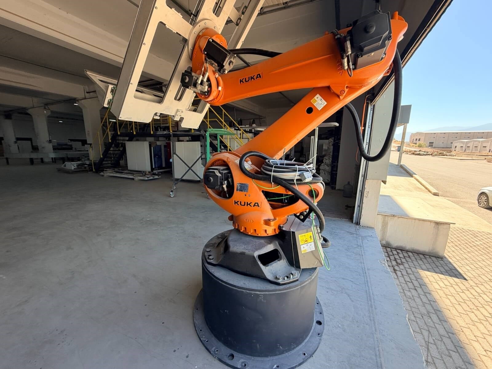 KUKA Quantec KR 180 R 3200 PA  FLR Makinesi (2021)