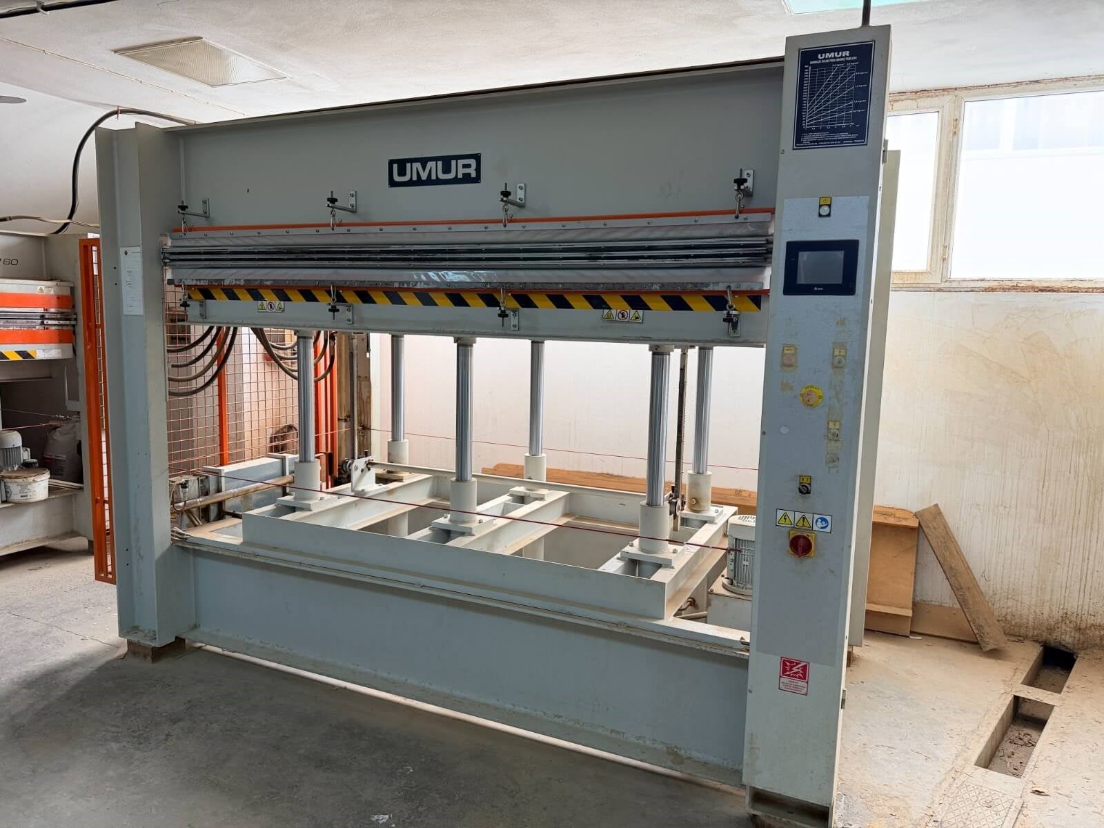 UMUR UP 80/4 130*250 Ölçü 3 Arakatlı 4 Kapılık Yağlı Kapı Presi (2013)