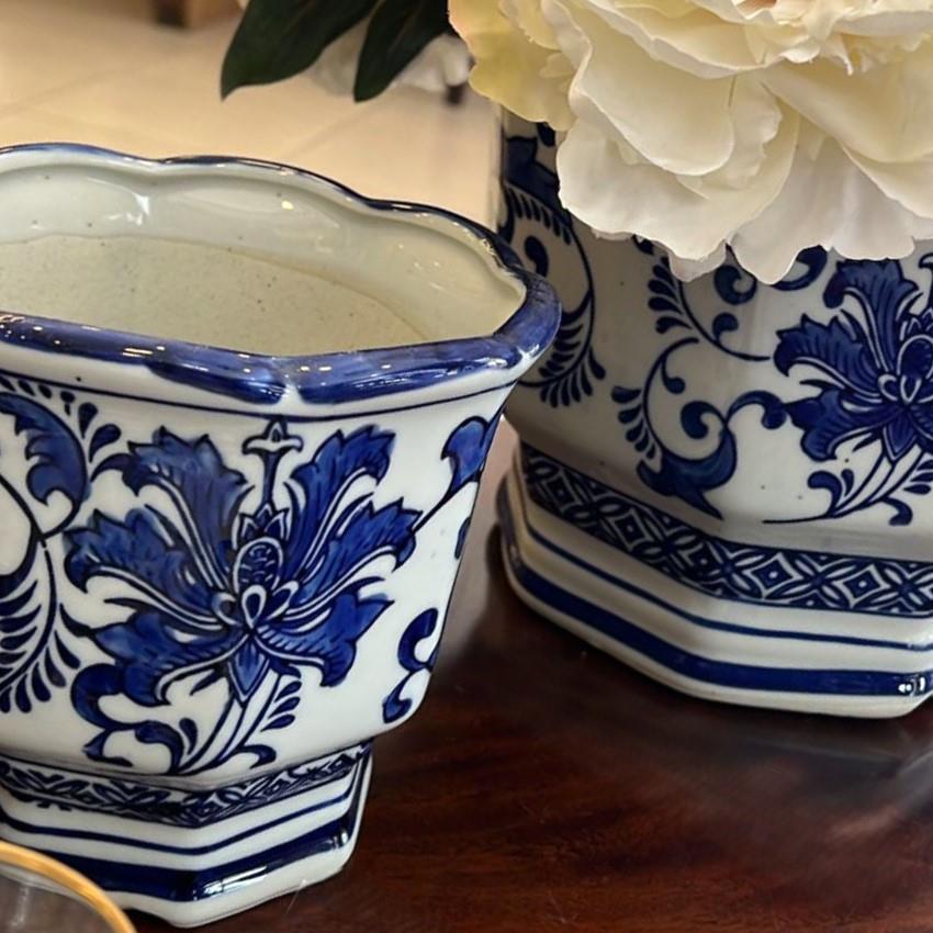 Blue Blanc Desenli Vazo Geniş Uçlu