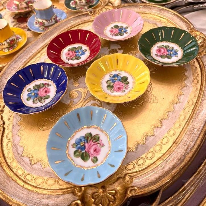 Renkli Çiçek Desenli El Boyama 6 Kişilik Çay Tabağı Takımı