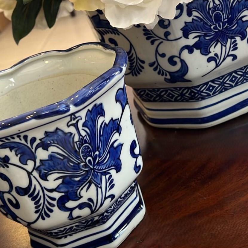 Blue Blanc Desenli Vazo Geniş Uçlu