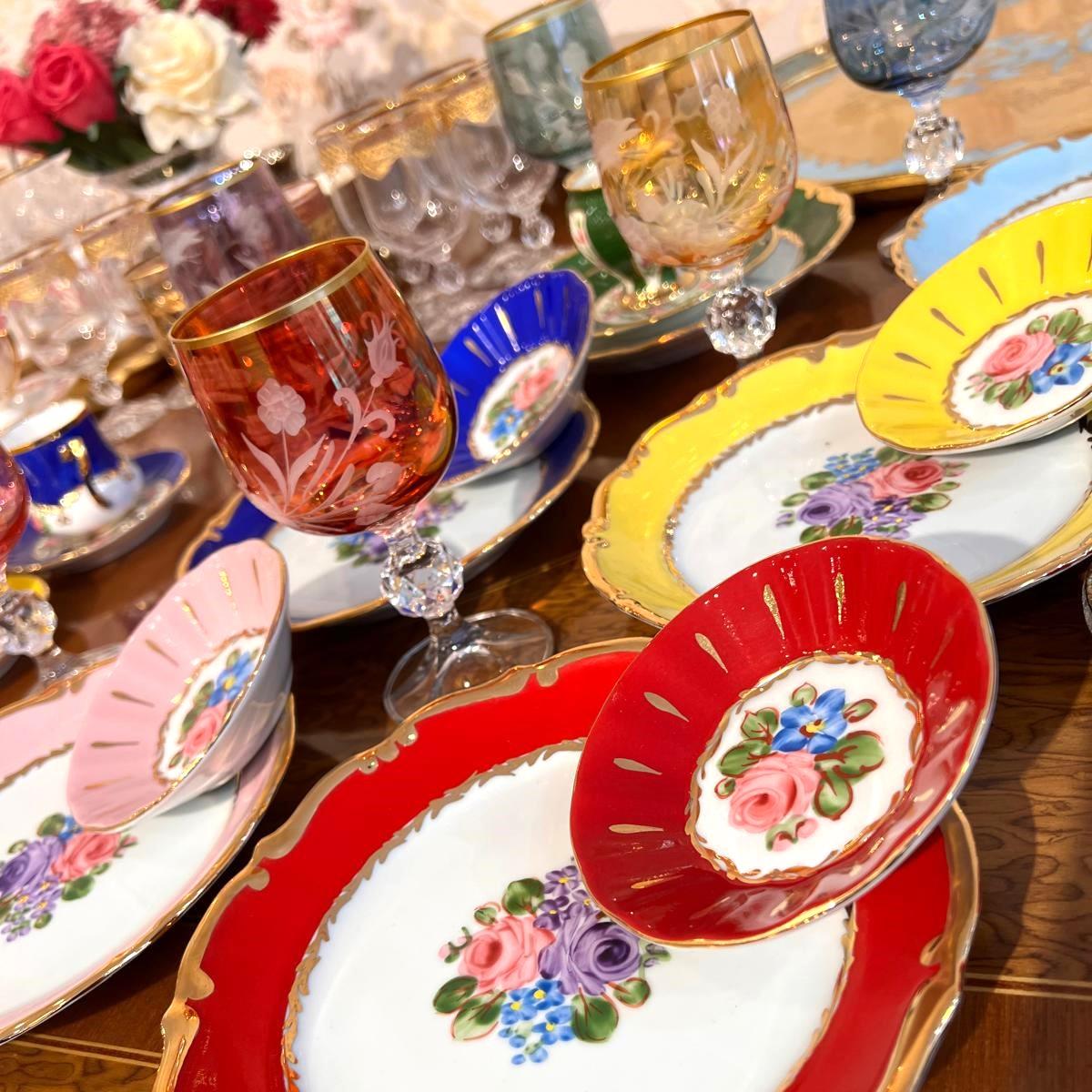 Renkli Çiçek Desenli El Boyama 6 Kişilik Çay Tabağı Takımı