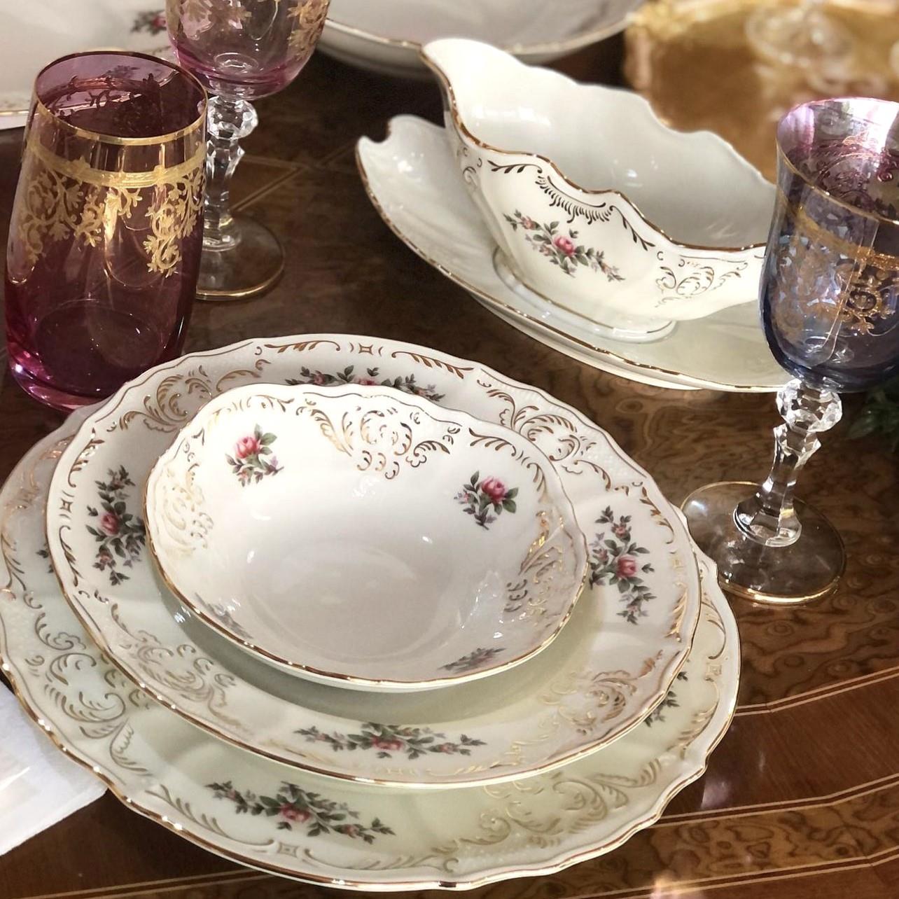 Bernadotte Çiçek Desenli Gold Detaylı Yemek Takımı