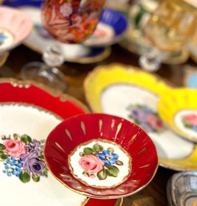 Renkli Çiçek Desenli El Boyama 6 Kişilik Çay Tabağı Takımı