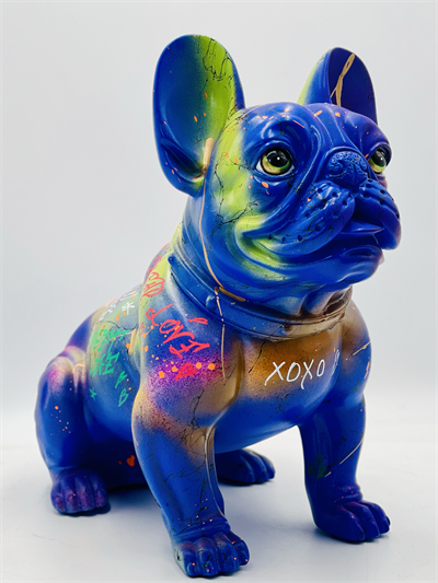 King Mavi Bulldog Heykeli