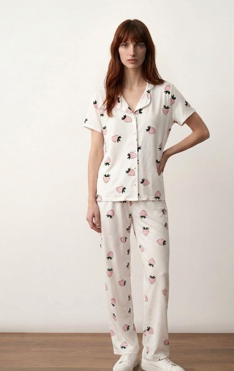 Düğmeli Pijama Takımı Çilek Beyaz