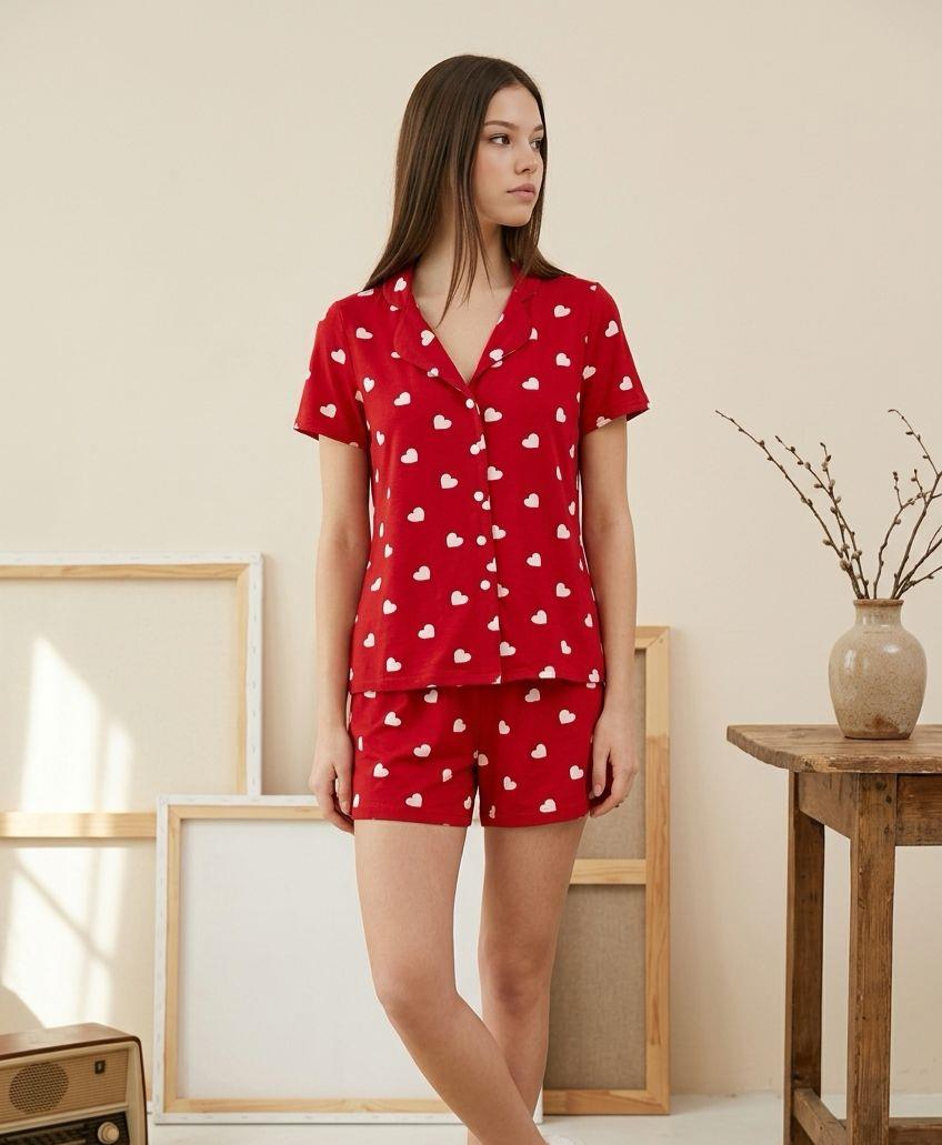 Düğmeli Şortlu Pijama Takımı Büyük Kalp Kırmızı