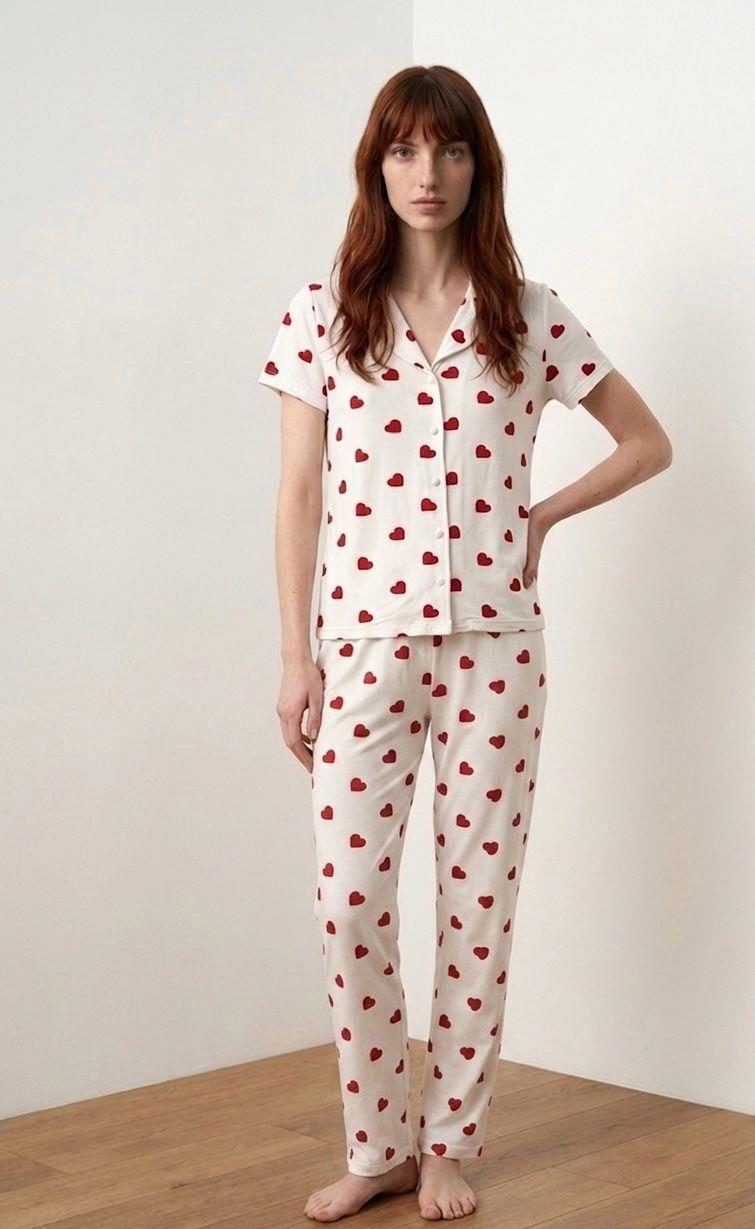 Düğmeli Pijama Takımı Büyük Kalp Beyaz 