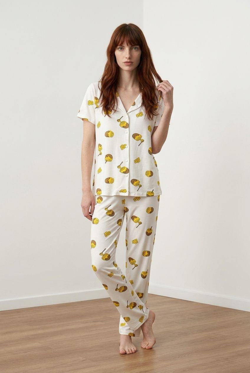 Düğmeli Pijama Takımı Küçük Bal Kavanozu Beyaz