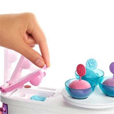 Barbie Yüz Bakımı Yapıyor Oyun Seti GJR84