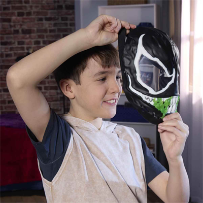 Hasbro Sesli Spider-Man Venom Versus Karanlıkta Parlayan Venom Maske
