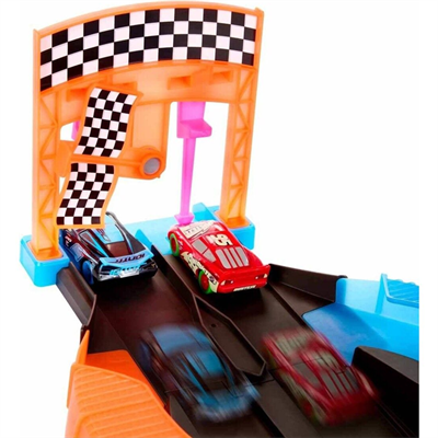 Mattel Cars Karanlık Parla Yarıscı Pıstset