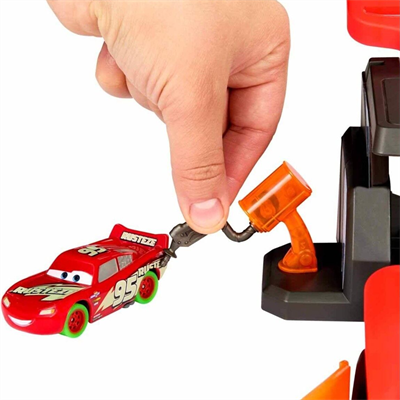 Mattel Cars Karanlık Parla Yarıscı Pıstset