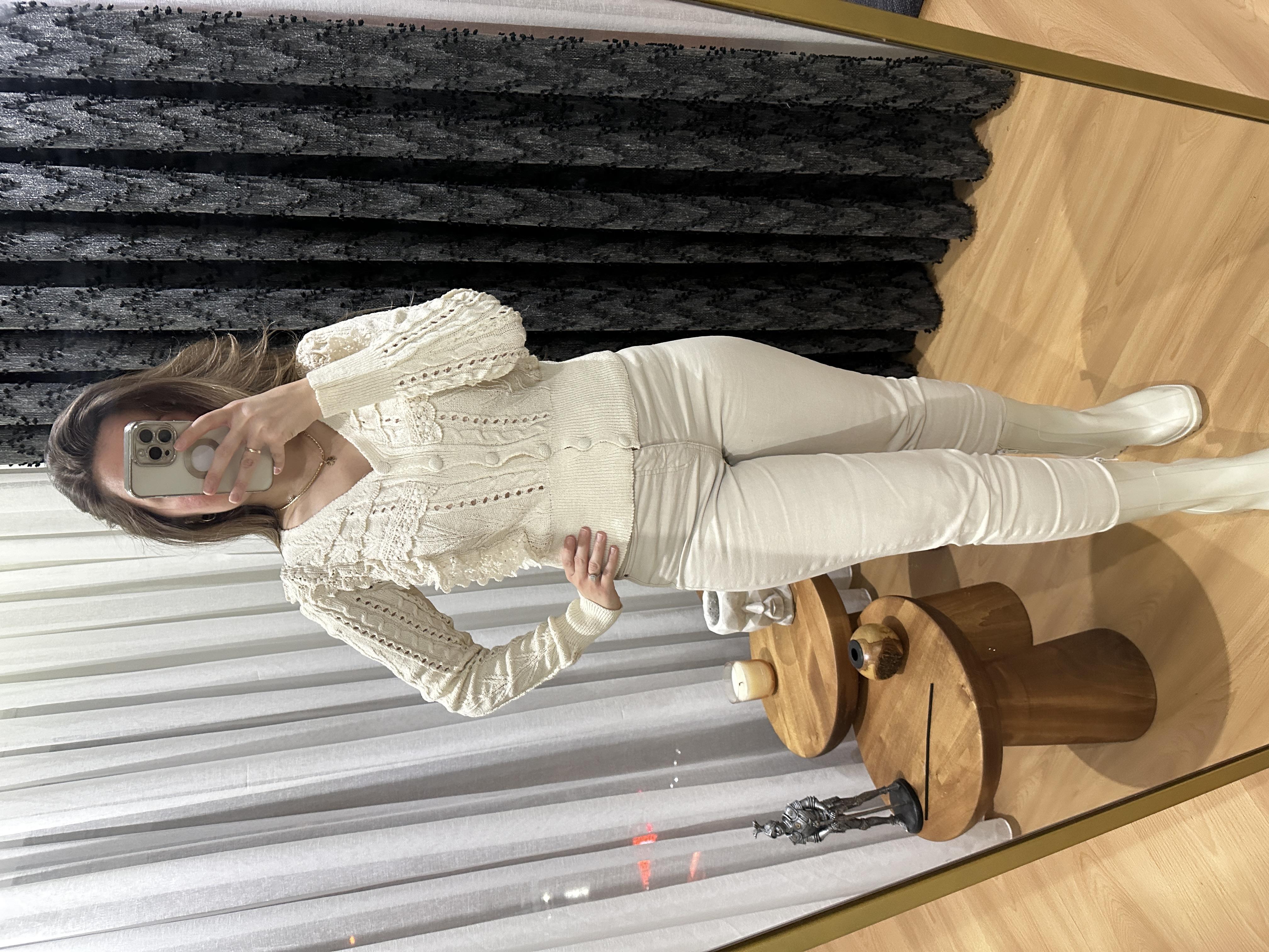 Krem Renkli Dantelli Hırka