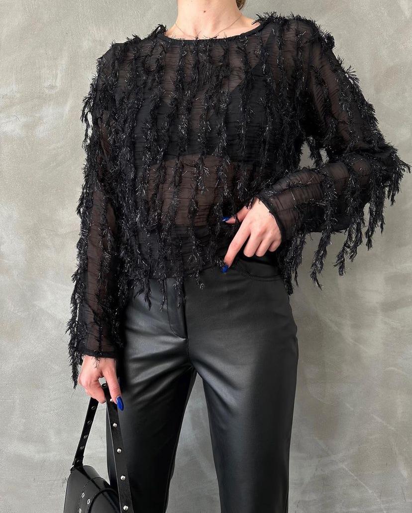 SİYAH SİMLİ SAÇAKLI BLUZ 