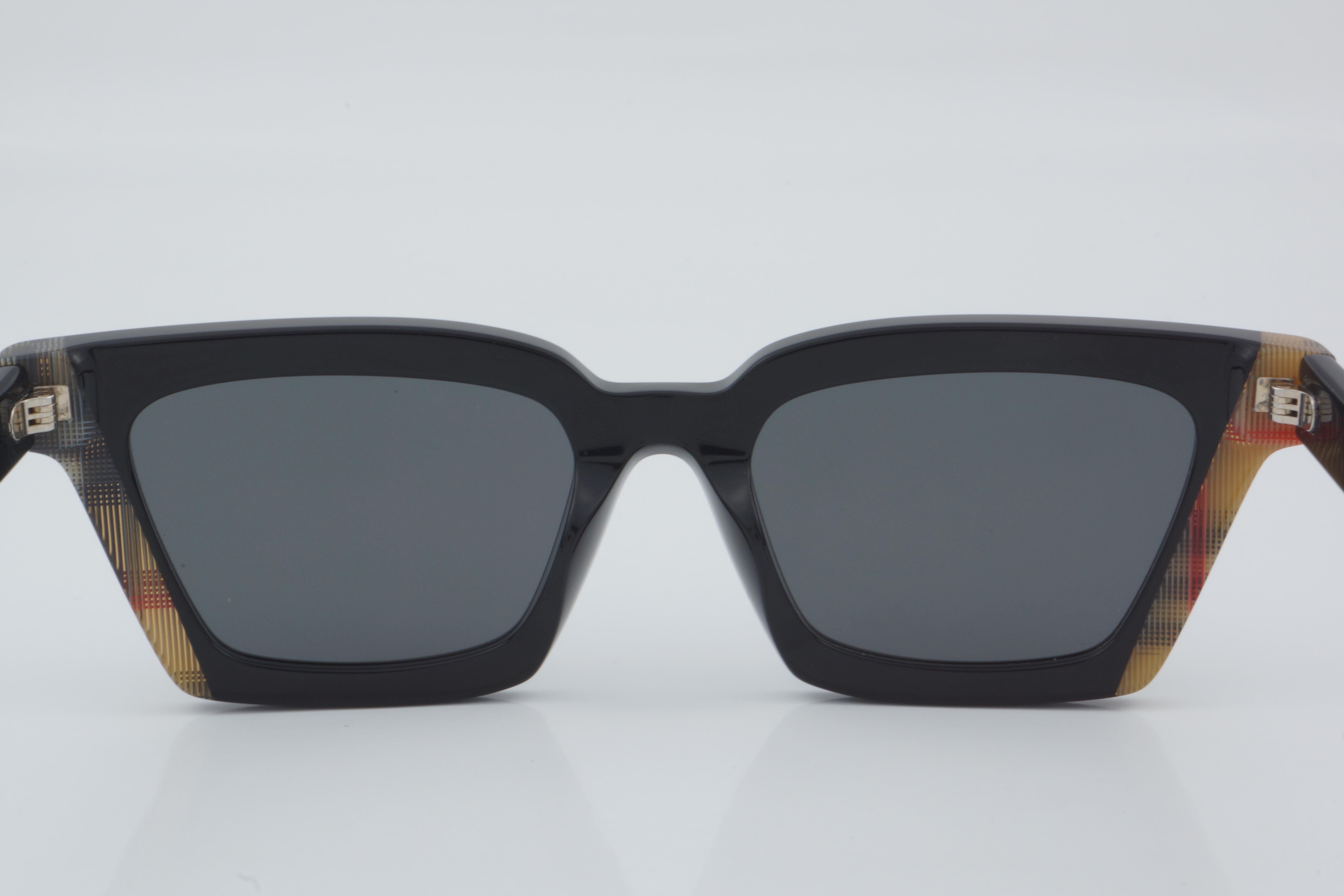 Burberry BE 4392-U 4055/87 52 - 01 Güneş Gözlüğü