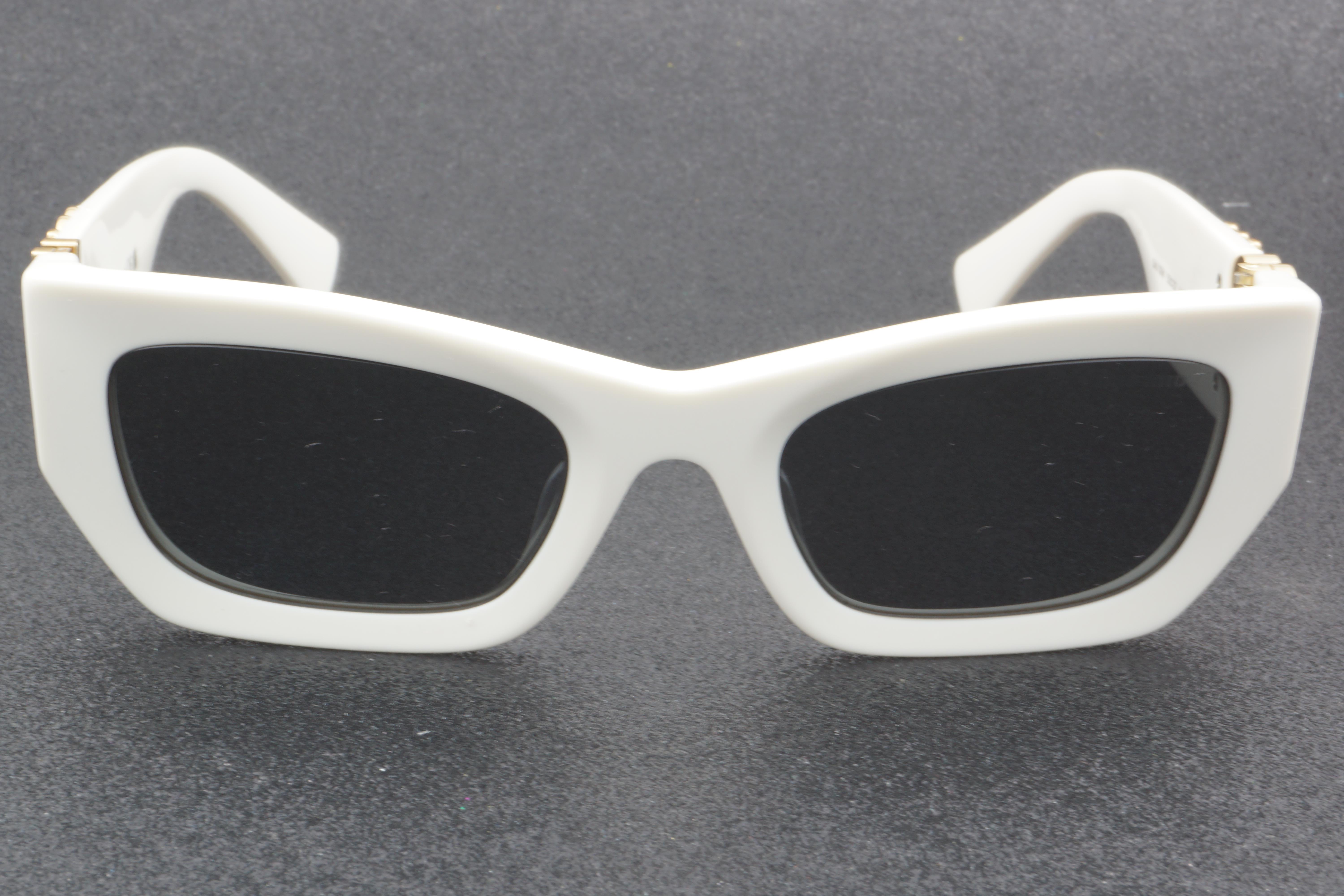 Miu Miu SMU 09W 142-5S0 53 - 01 Güneş Gözlüğü