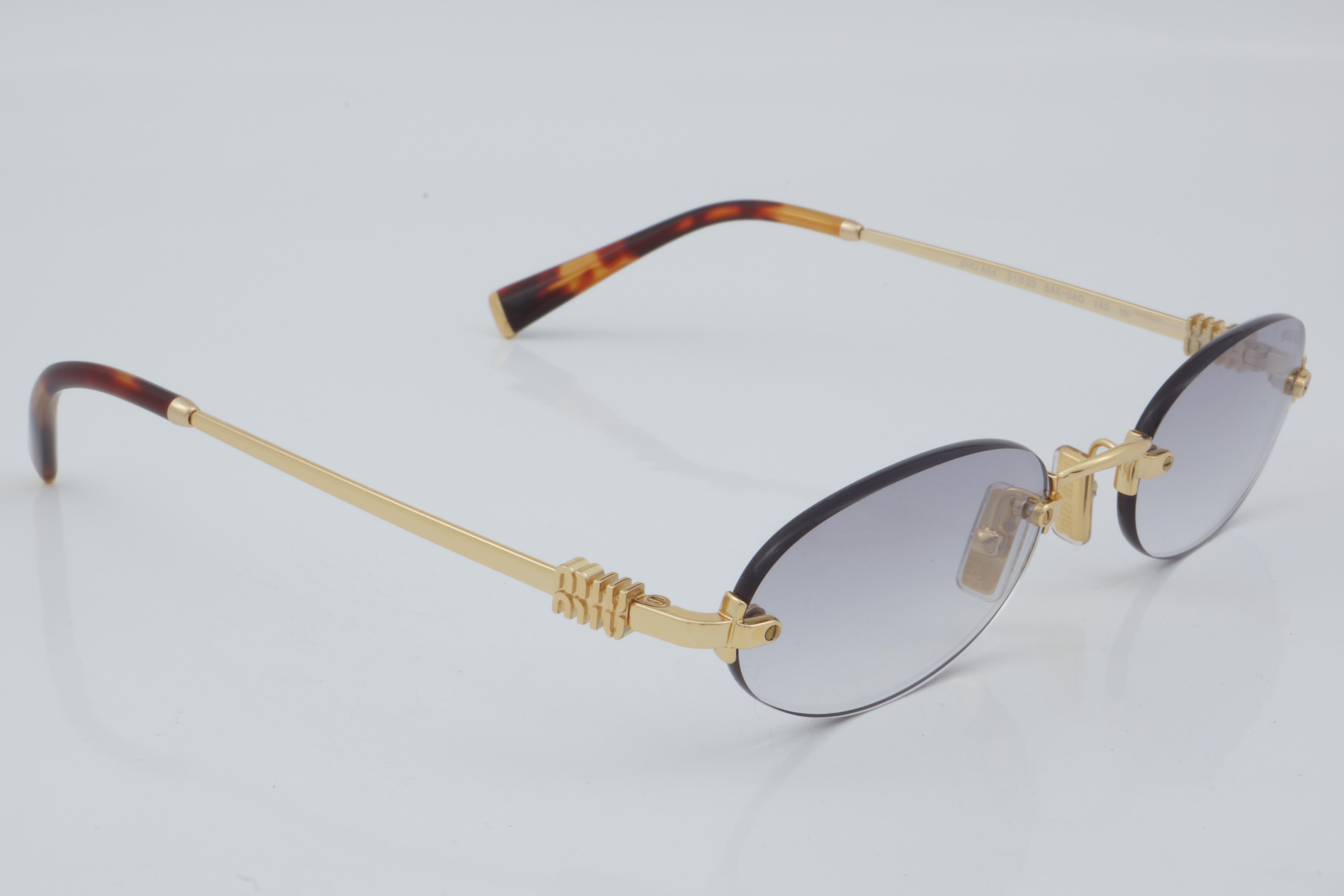 Miu Miu SMU A54 5AK-04O 51 - 01 Güneş Gözlüğü