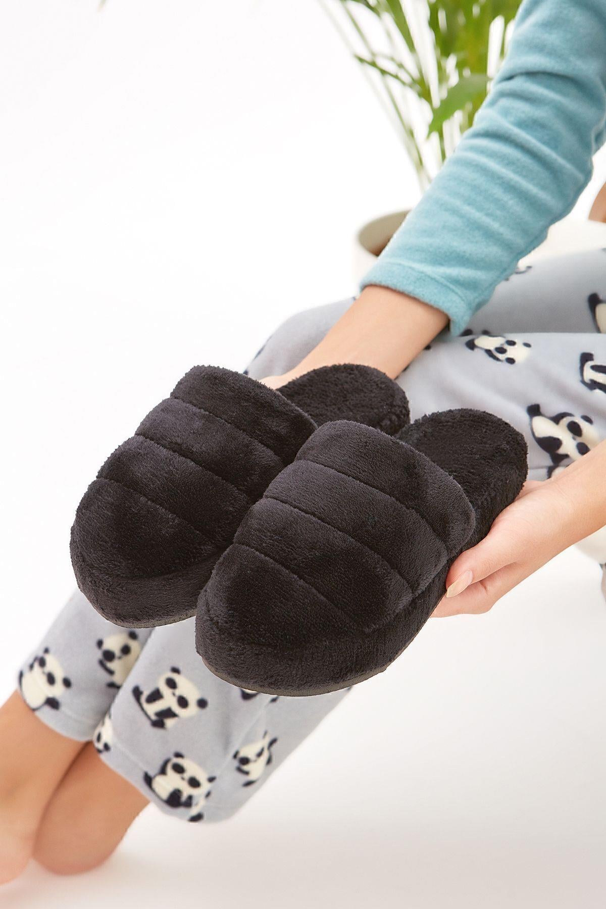 Siyah Önü Kapalı Sessiz Taban Terlik Ev Terliği