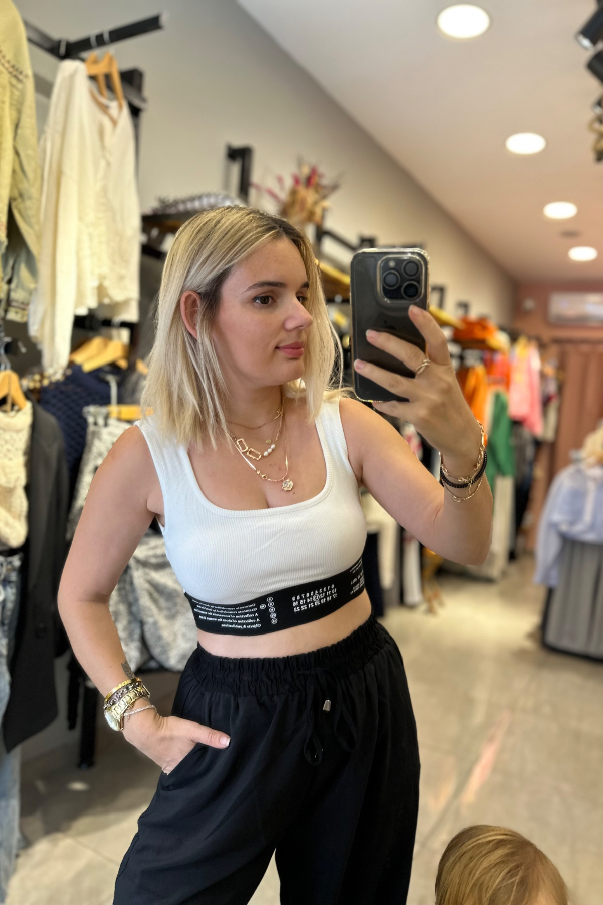 Beyaz Yazı detay Crop
